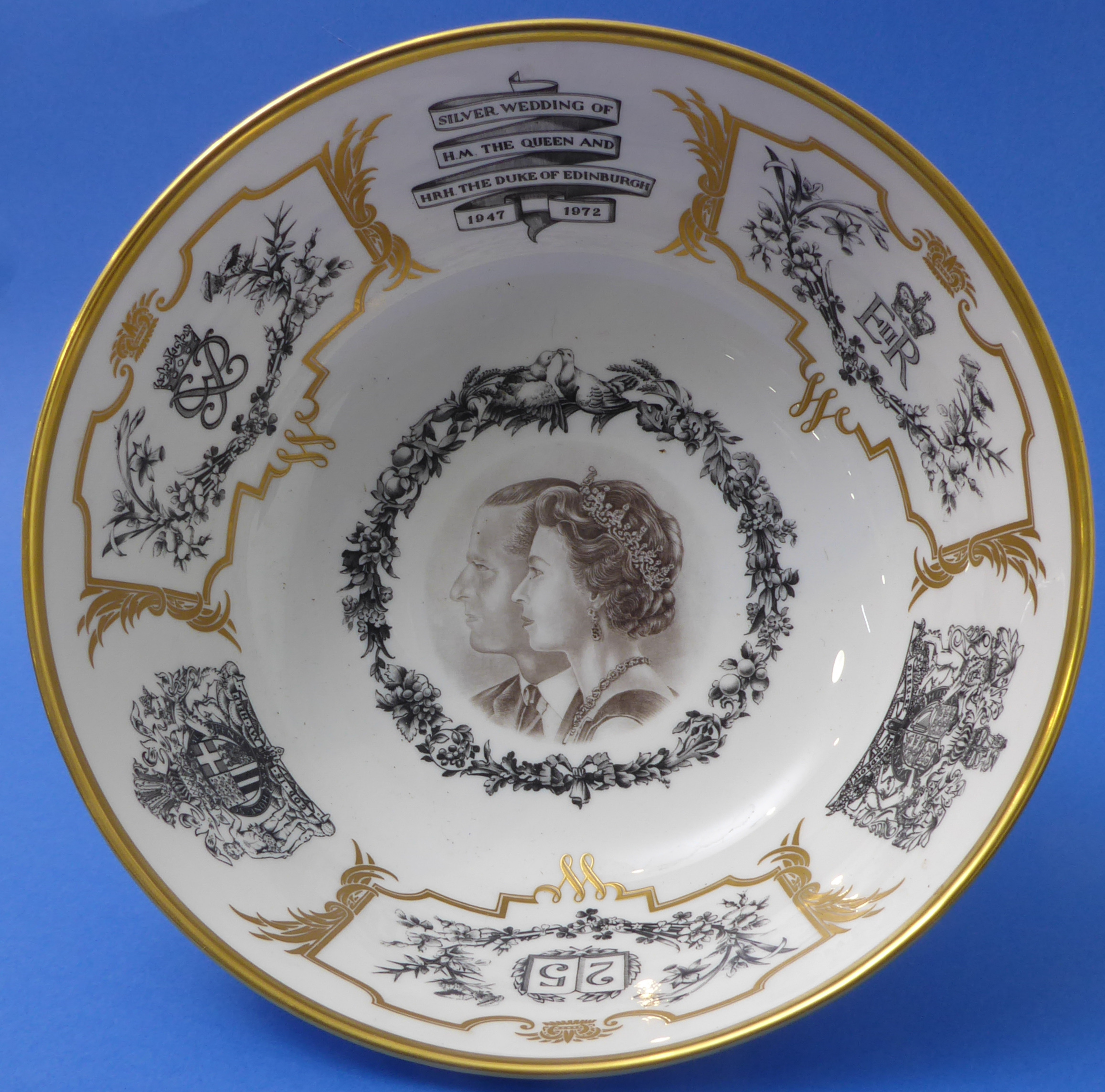 A fine limited edition (173 of 500) Royal Worcester bowl manufactured to commemorate the Silver - Image 5 of 6