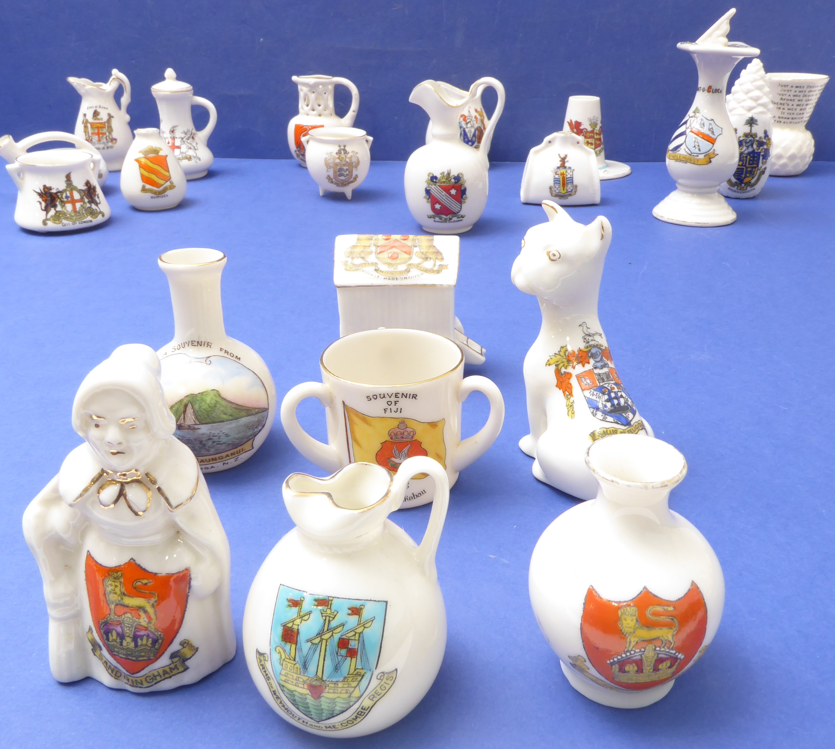 Approximately 39 pieces of porcelain crestware to include WH Goss, Grafton China, Victoria China and - Image 4 of 6