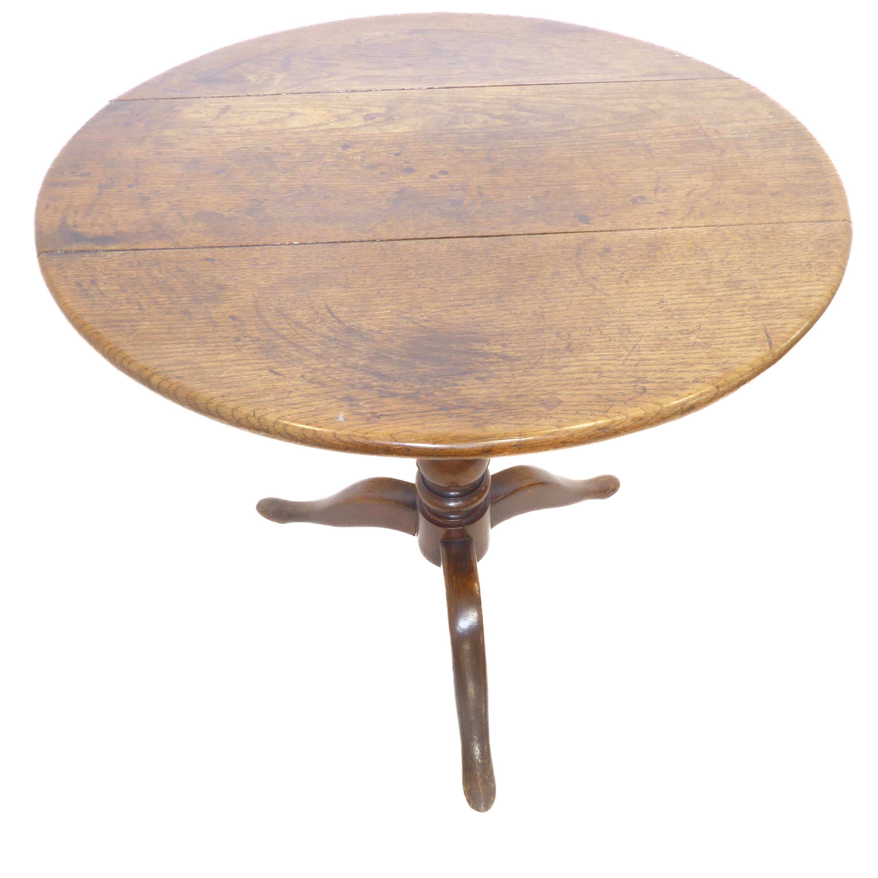 A Georgian circular tilt top oak occasional table on turned stem and tripod base (72.5cm - Image 4 of 4