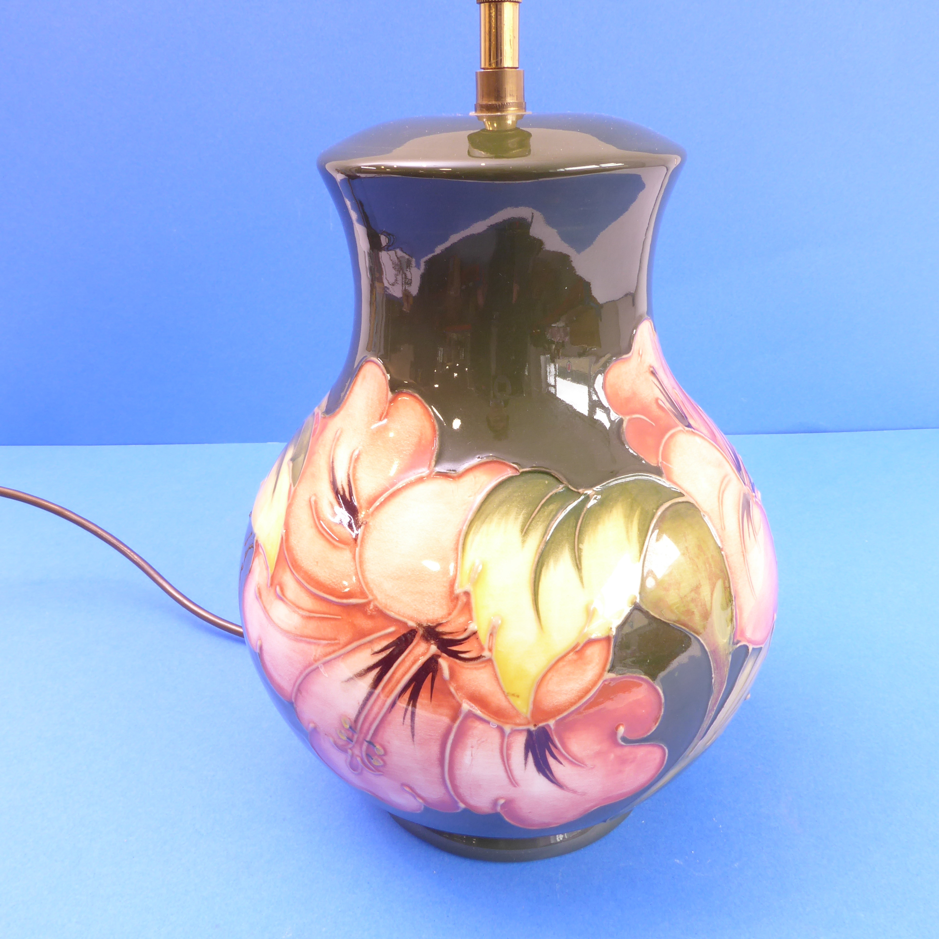 A Moorcroft table lamp of Hibiscus pattern (24cm high x 18cm wide) - Image 3 of 5