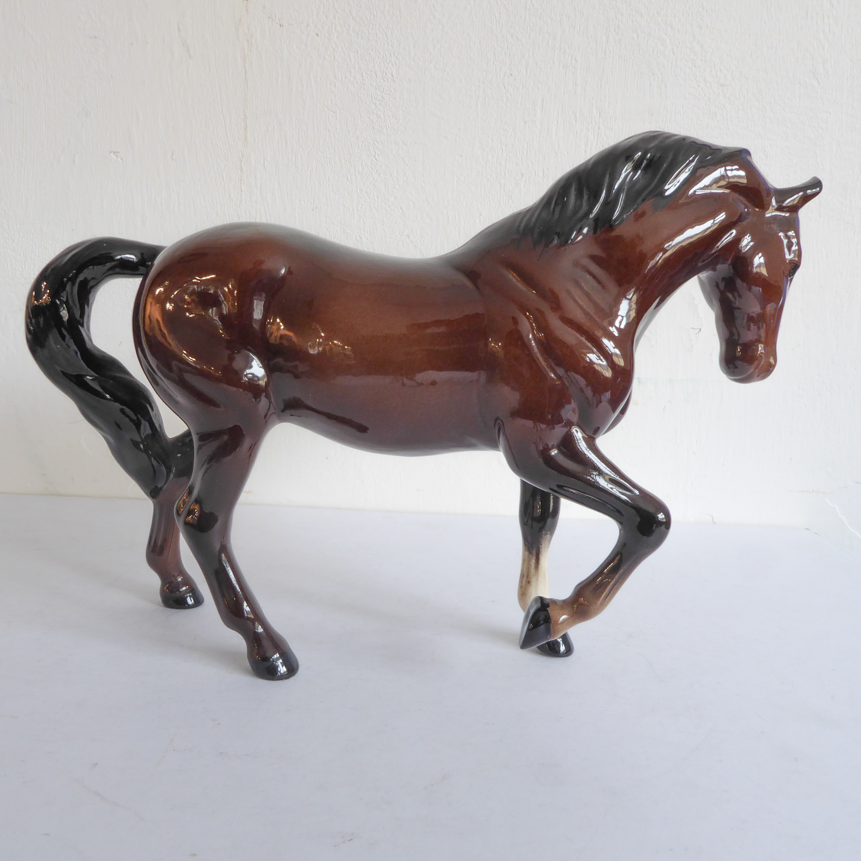 A Royal Doulton horse figurine, 'Stocky Jogging Mare' (1969-1979) (15cm high) - Image 3 of 4
