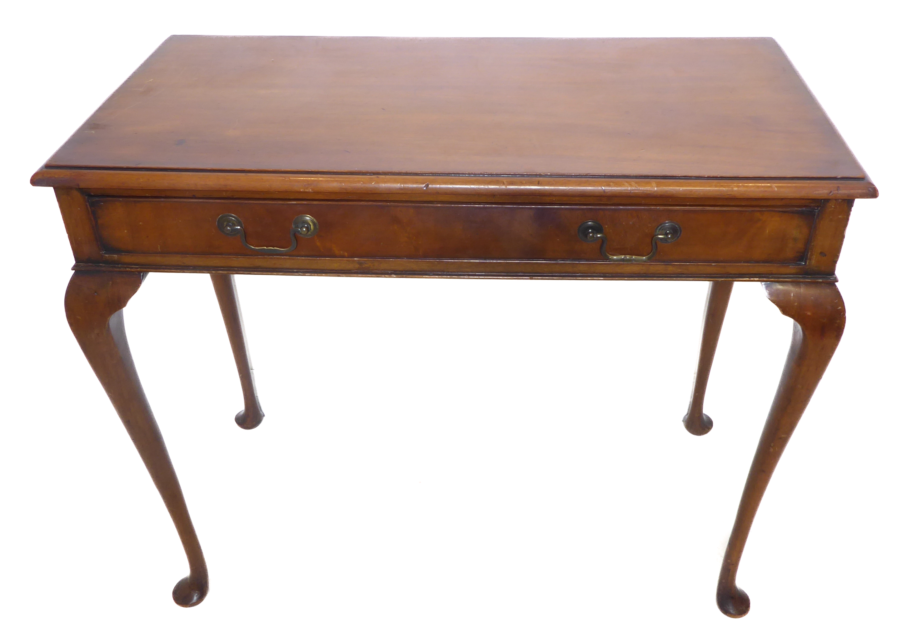 An early 20th century mahogany side table in Georgian-style – the thumbnail moulded top above a - Image 2 of 4