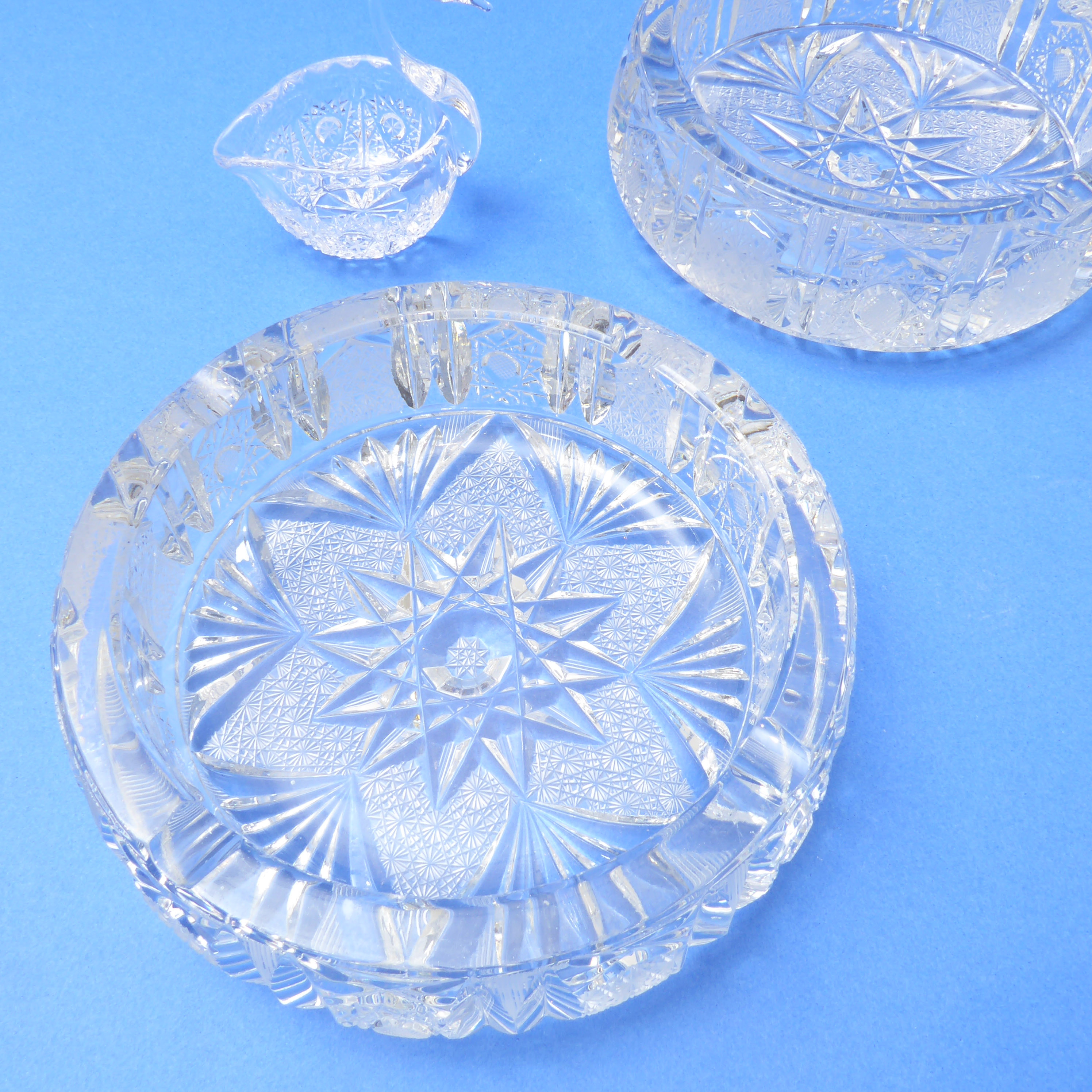 Two Bohemian cut-glass ash trays and a cut-glass swan trinket dish. Together with two hand-decorated - Image 2 of 6