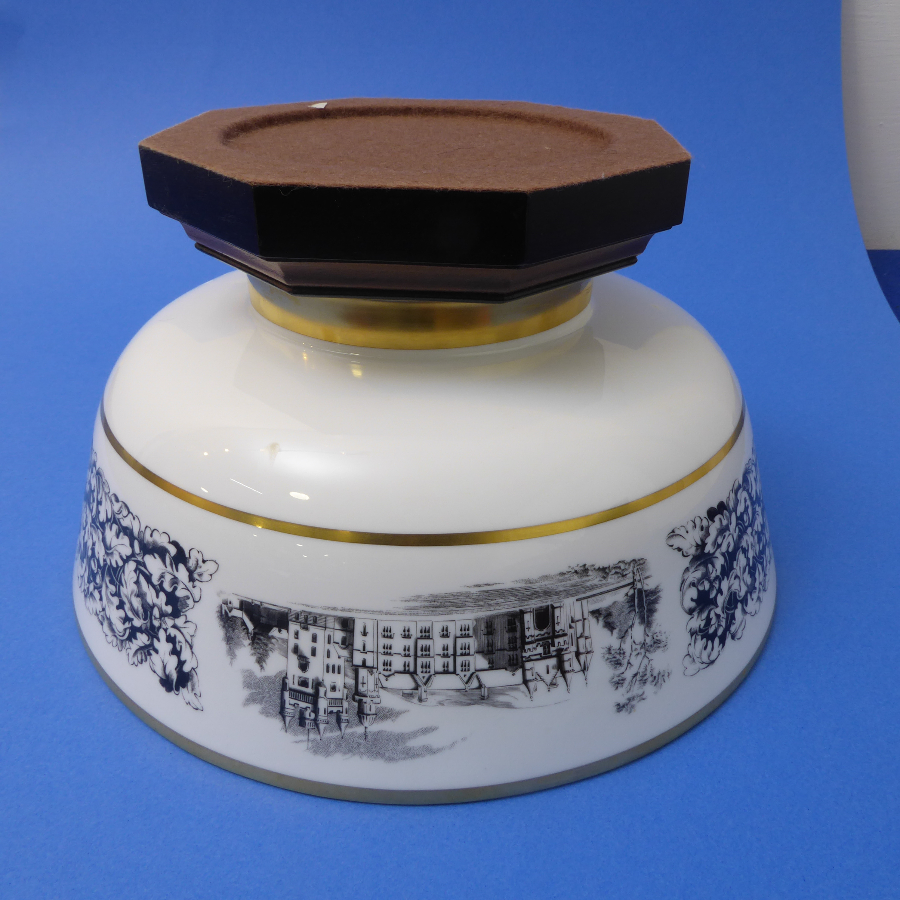A fine limited edition (173 of 500) Royal Worcester bowl manufactured to commemorate the Silver - Image 6 of 6