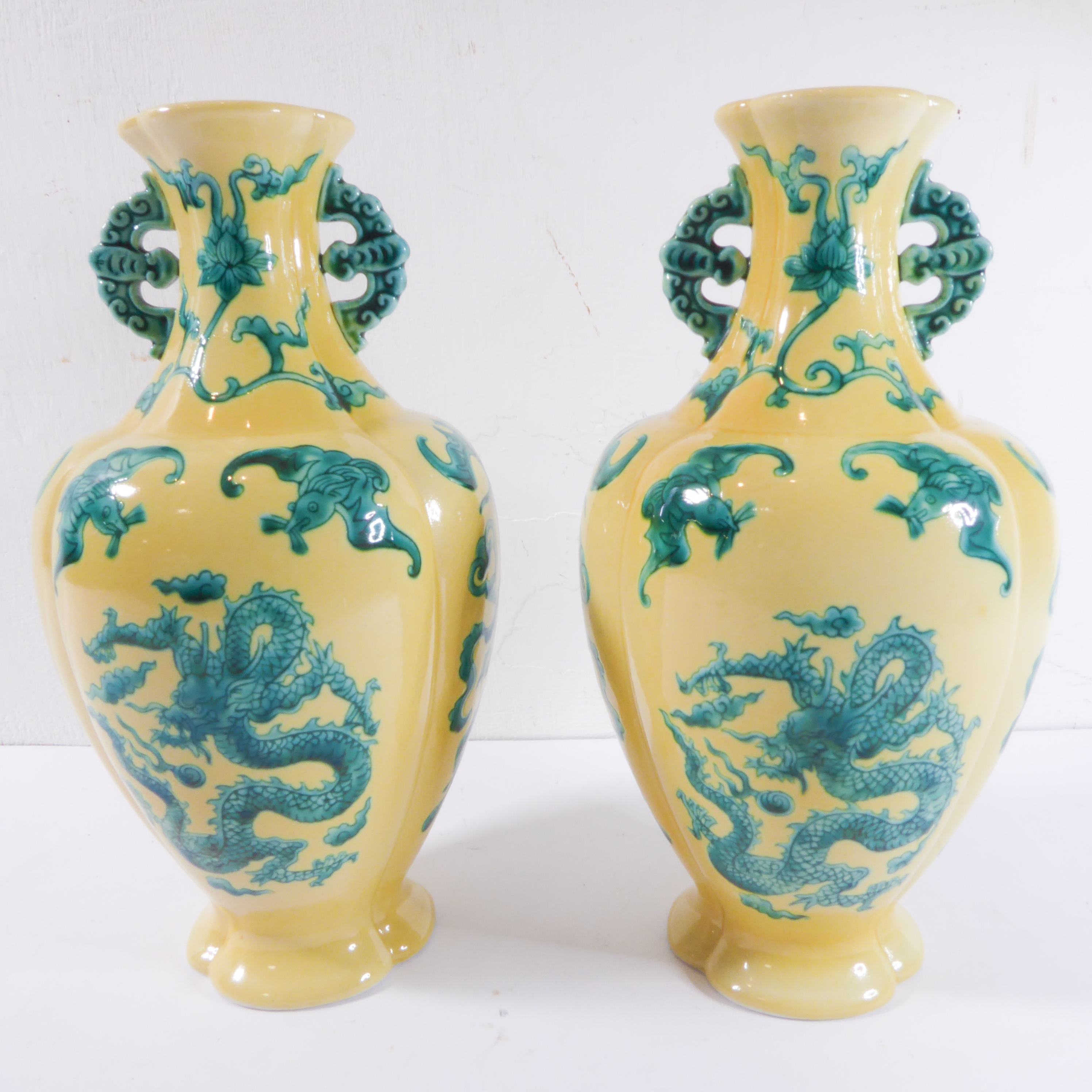 A pair of 20th century ornate hand-painted Chinese vases - Image 2 of 4