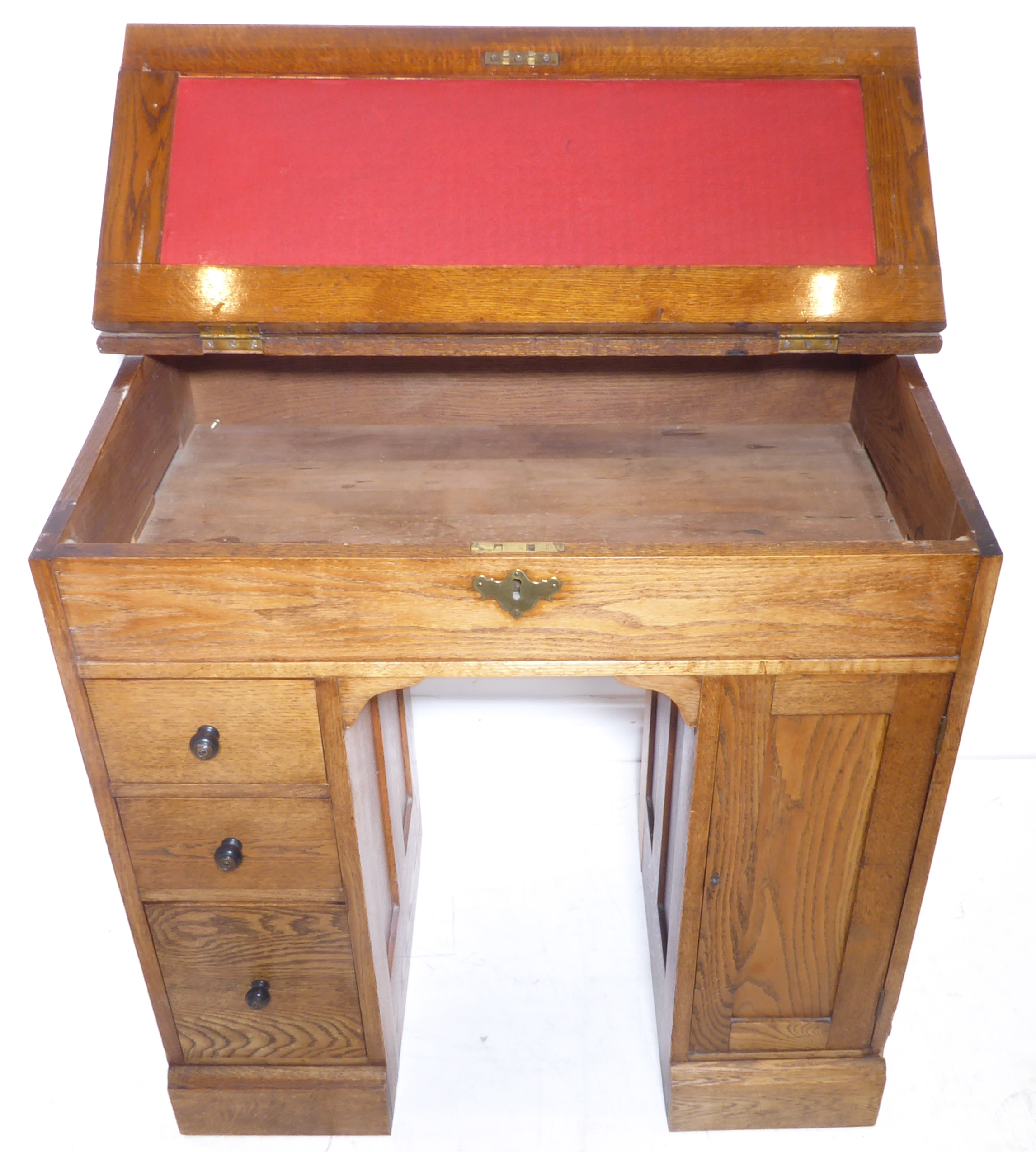 An early 20th century oak desk of small proportions – the angular hinged leather-inset top above - Image 3 of 5