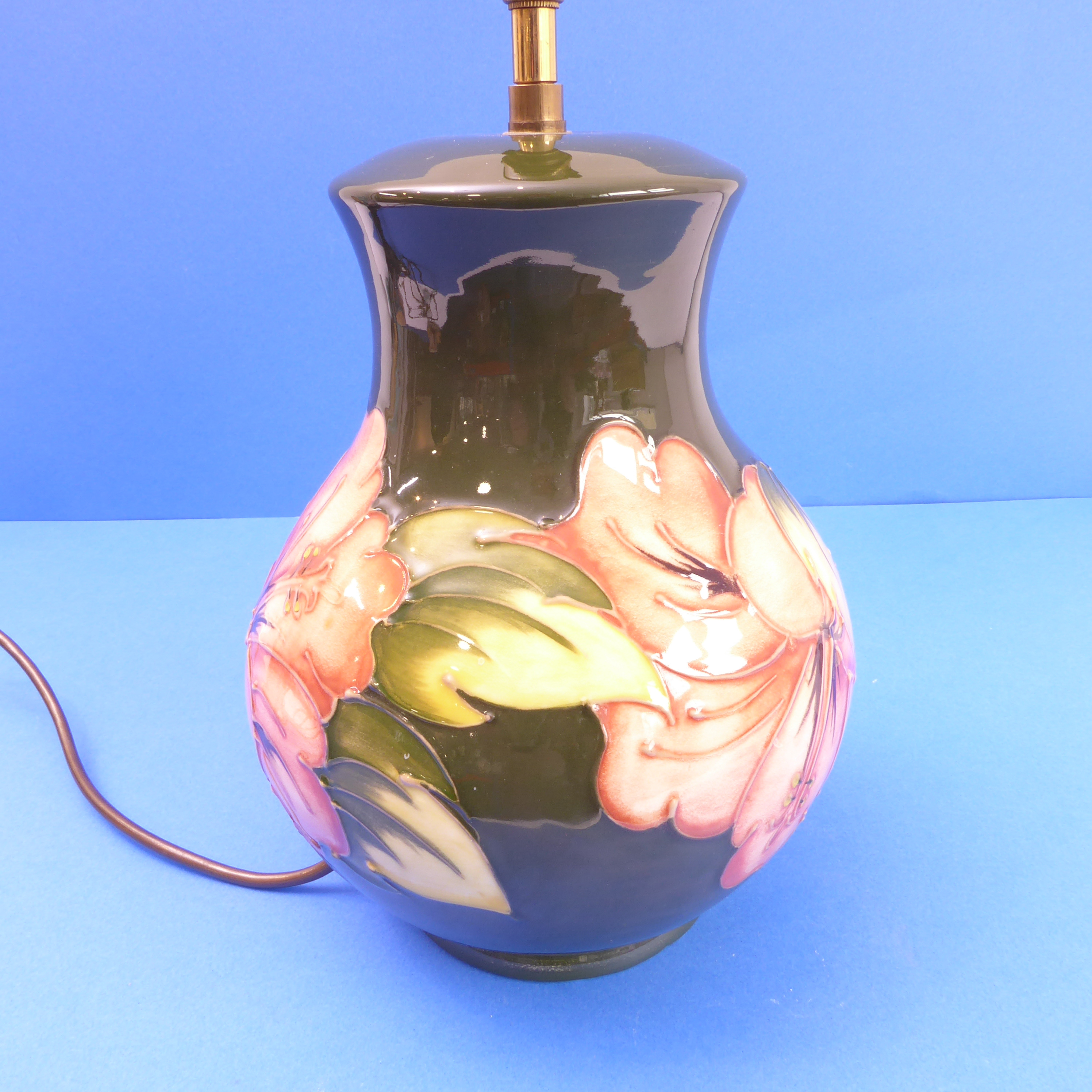 A Moorcroft table lamp of Hibiscus pattern (24cm high x 18cm wide) - Image 2 of 5