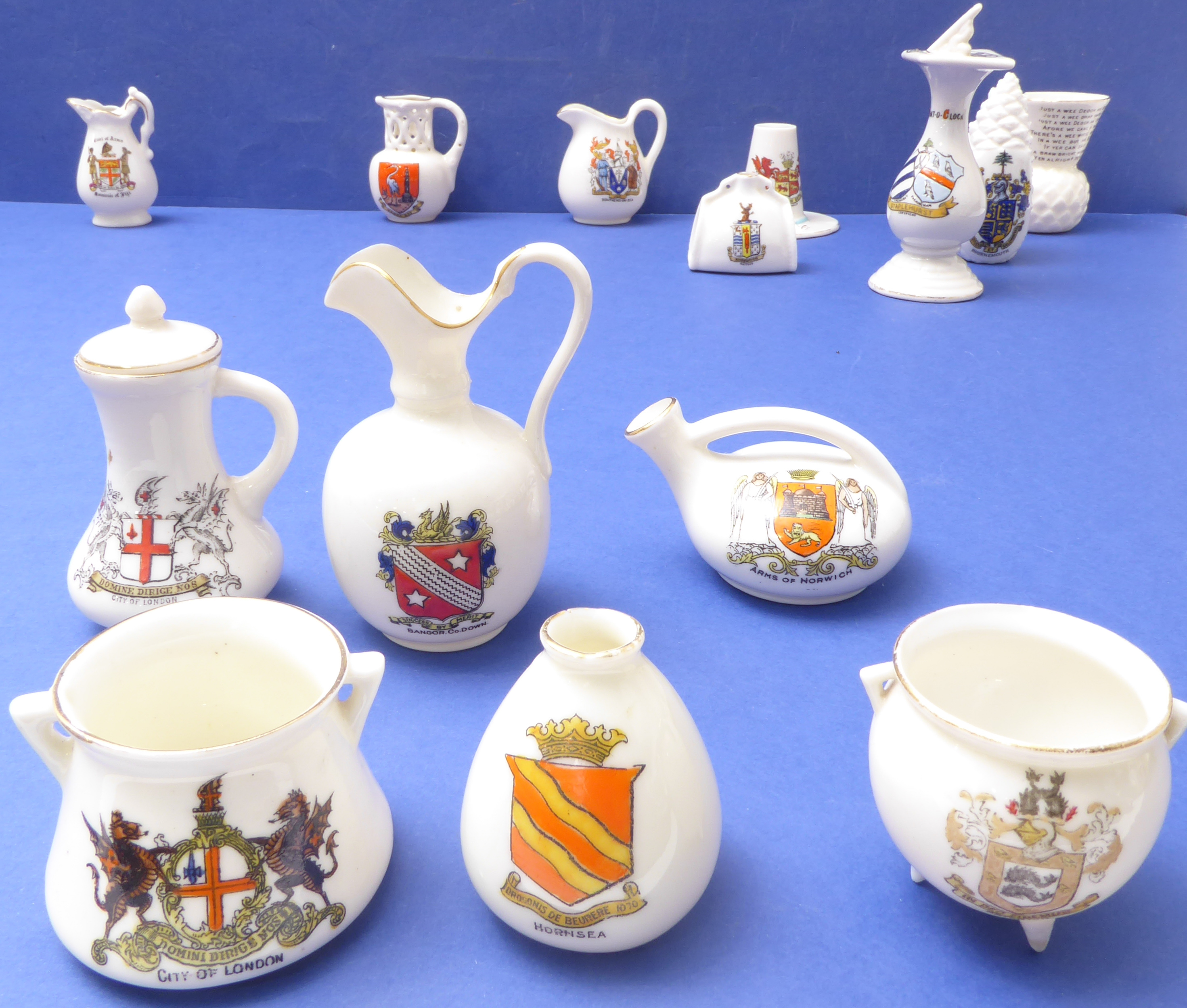 Approximately 39 pieces of porcelain crestware to include WH Goss, Grafton China, Victoria China and - Image 5 of 6