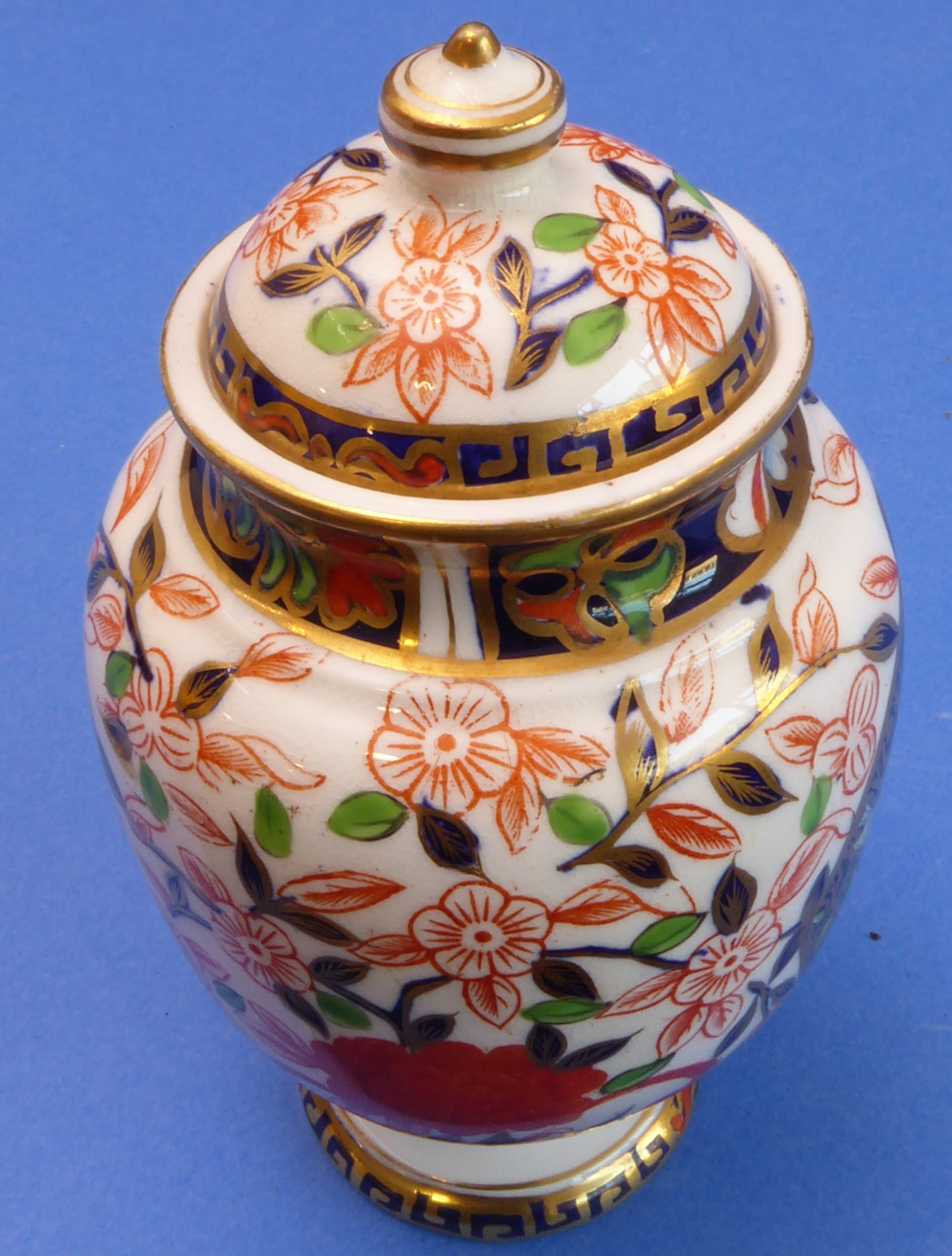 A small 19th century Crown Derby porcelain vase-and-cover decorated in the Imari pattern (13cm - Image 8 of 11