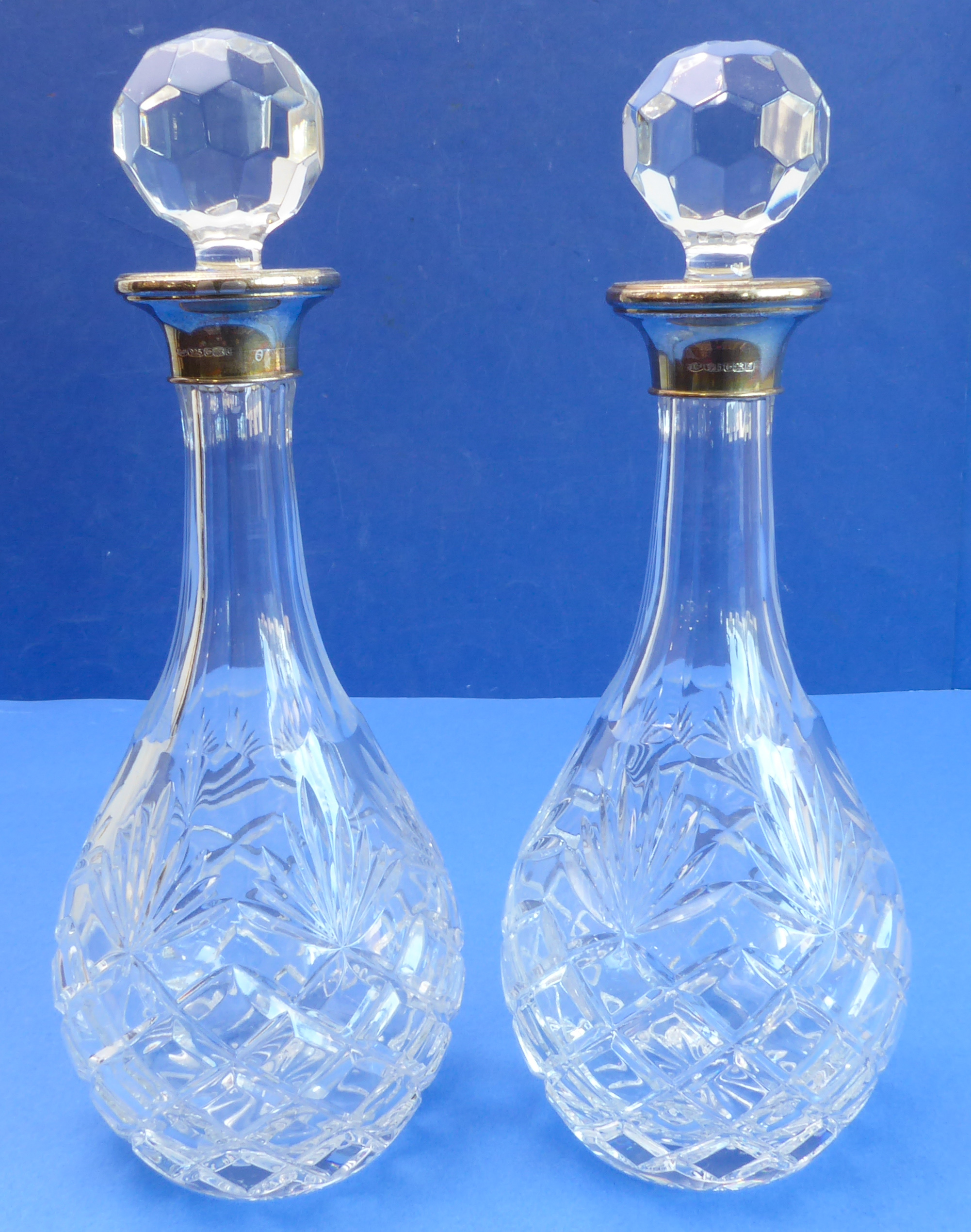 A pair of modern cut-glass club-shaped decanters; each with hallmarked silver-mounted collar (31.5cm - Image 2 of 4