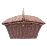 A good Braxton picnic basket with 4 cups, saucers and side plates, 4 beakers, 2 sandwich boxes and
