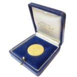 A Comune di Venezia 18-carat gold coin struck in commemoration of the 12th anniversary of British