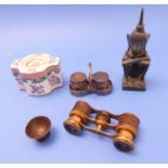 An interesting collection of collectables to include a 19th century Sampson Porcelain serpentine-
