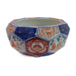 A 19th century Japanese faceted porcelain bowl decorated in the Imari palette (16cm diameter)