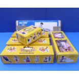 Five boxed Pelham puppets and a boxed 27-piece Susan Wynter Toys 'Young Builder' set. The 'Standard'