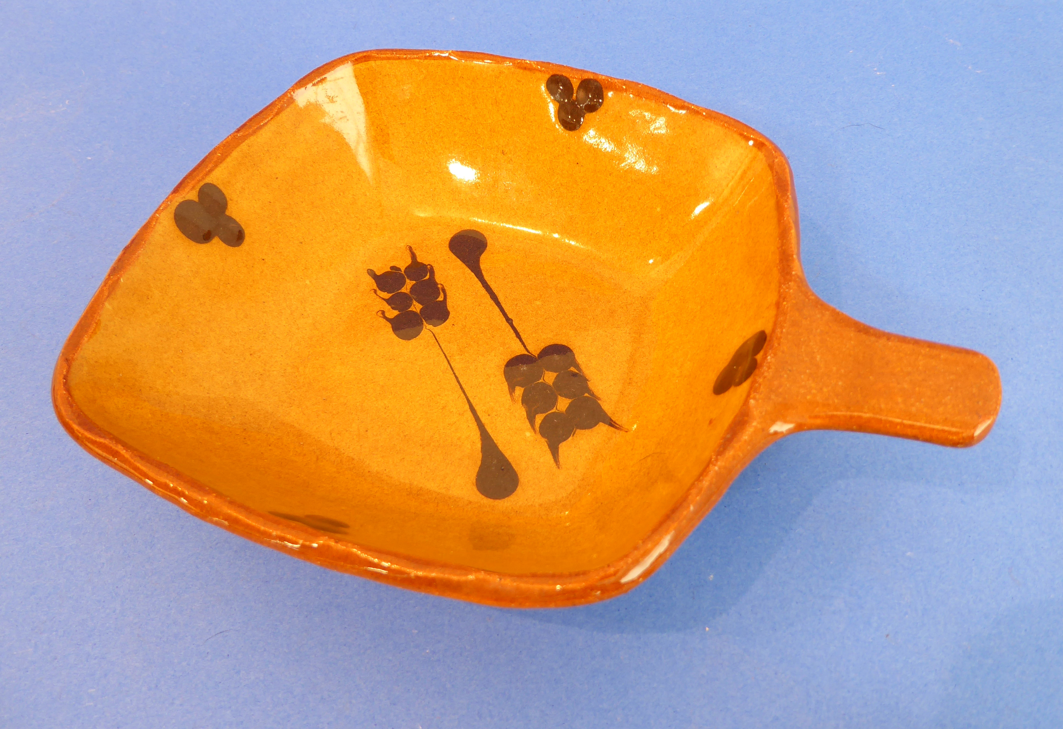 Four pieces of slipware decorated Winchcombe Pottery: an oval slipware dish decorated with a - Image 7 of 12