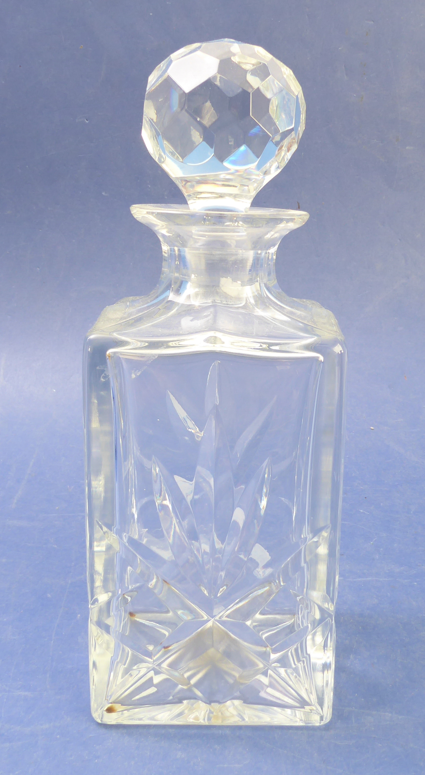 Fine quality glassware to include a hand-cut Spode decanter, a hand-cut mallet-shaped decanter, a - Image 4 of 8