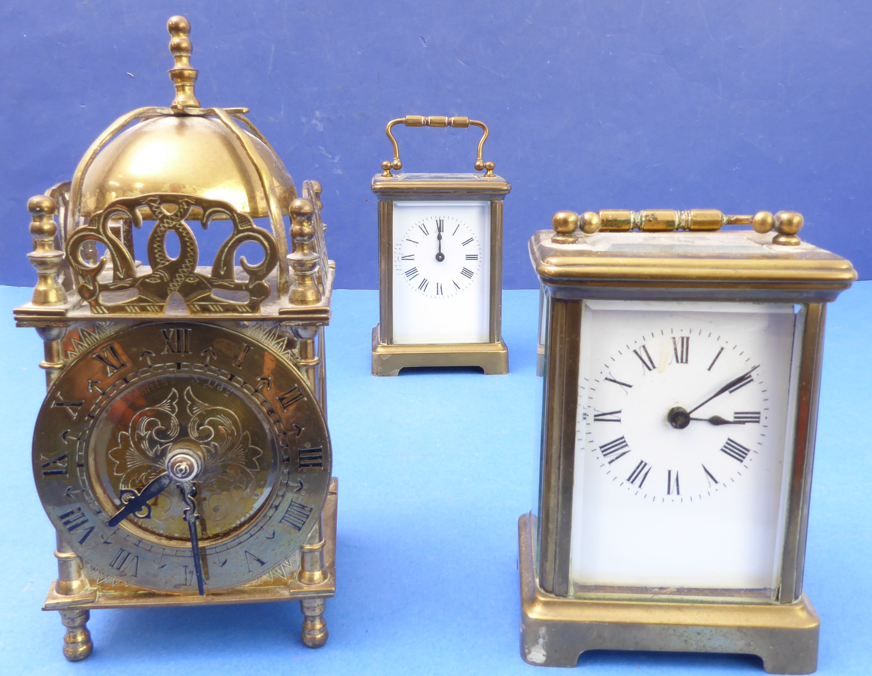 Two very similar 20th century brass carriage clocks each with white enamel dial with Roman numerals,