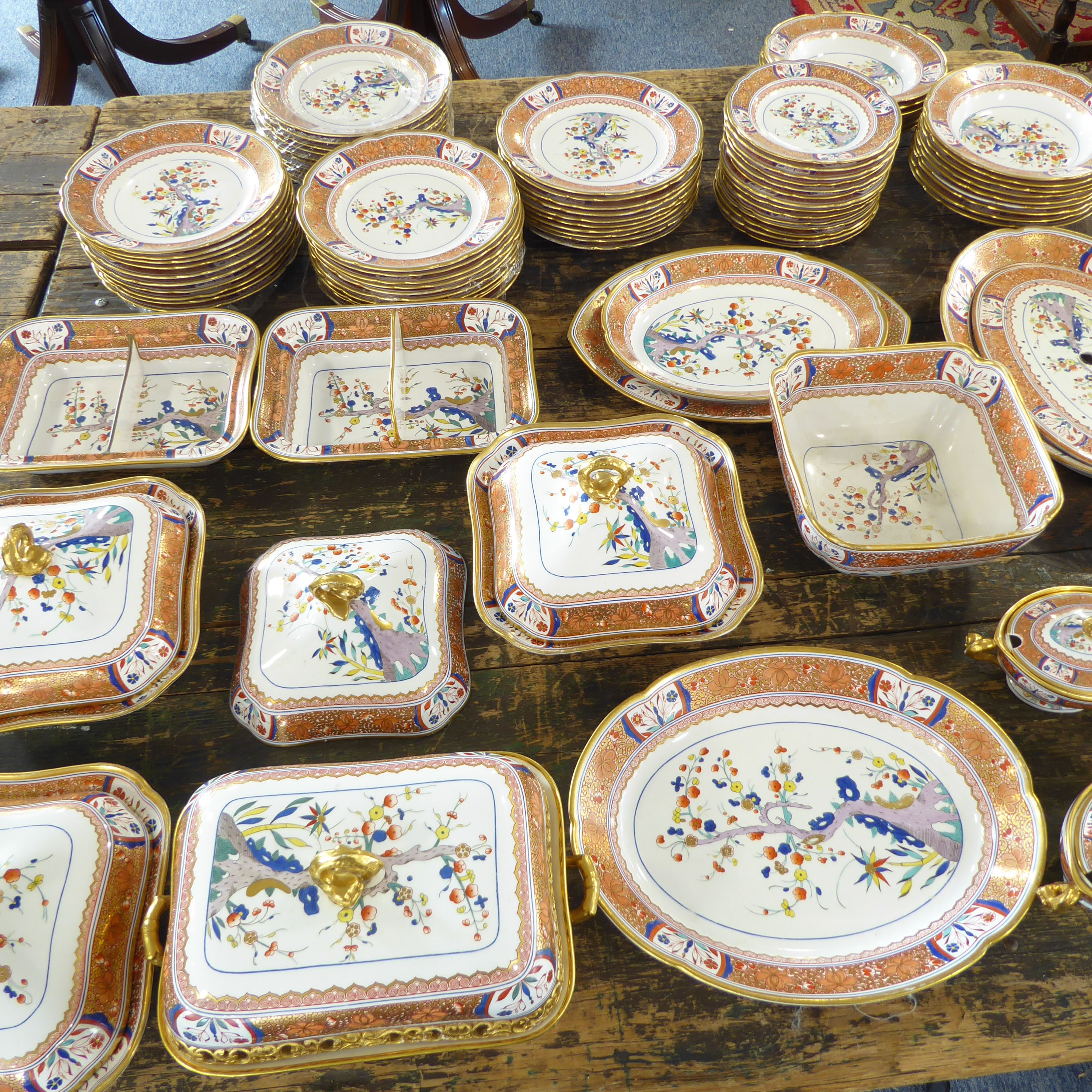 A very rare, fine and extensive early 19th century Spode dinner service, each piece hand gilded - Image 4 of 5