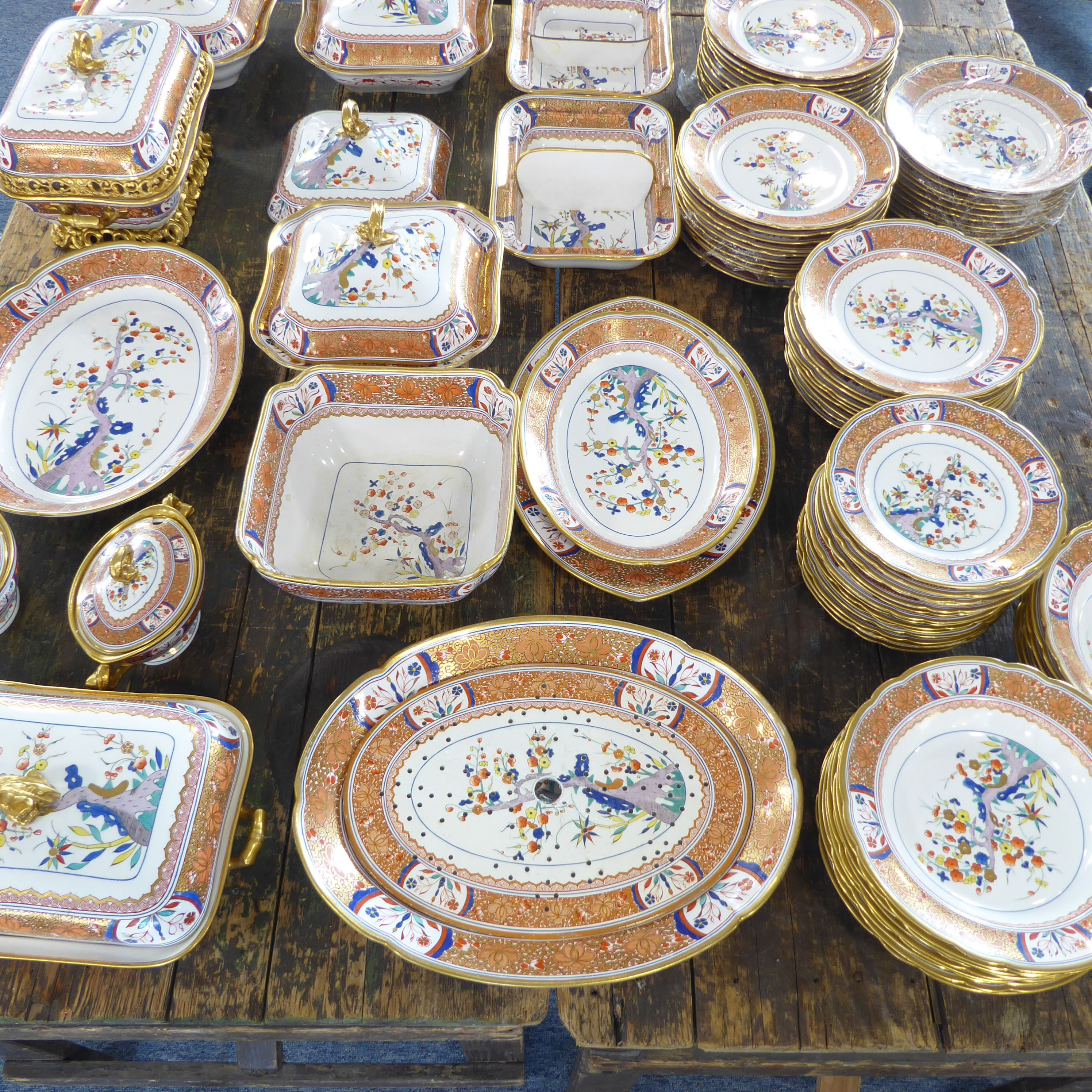 A very rare, fine and extensive early 19th century Spode dinner service, each piece hand gilded - Image 5 of 5