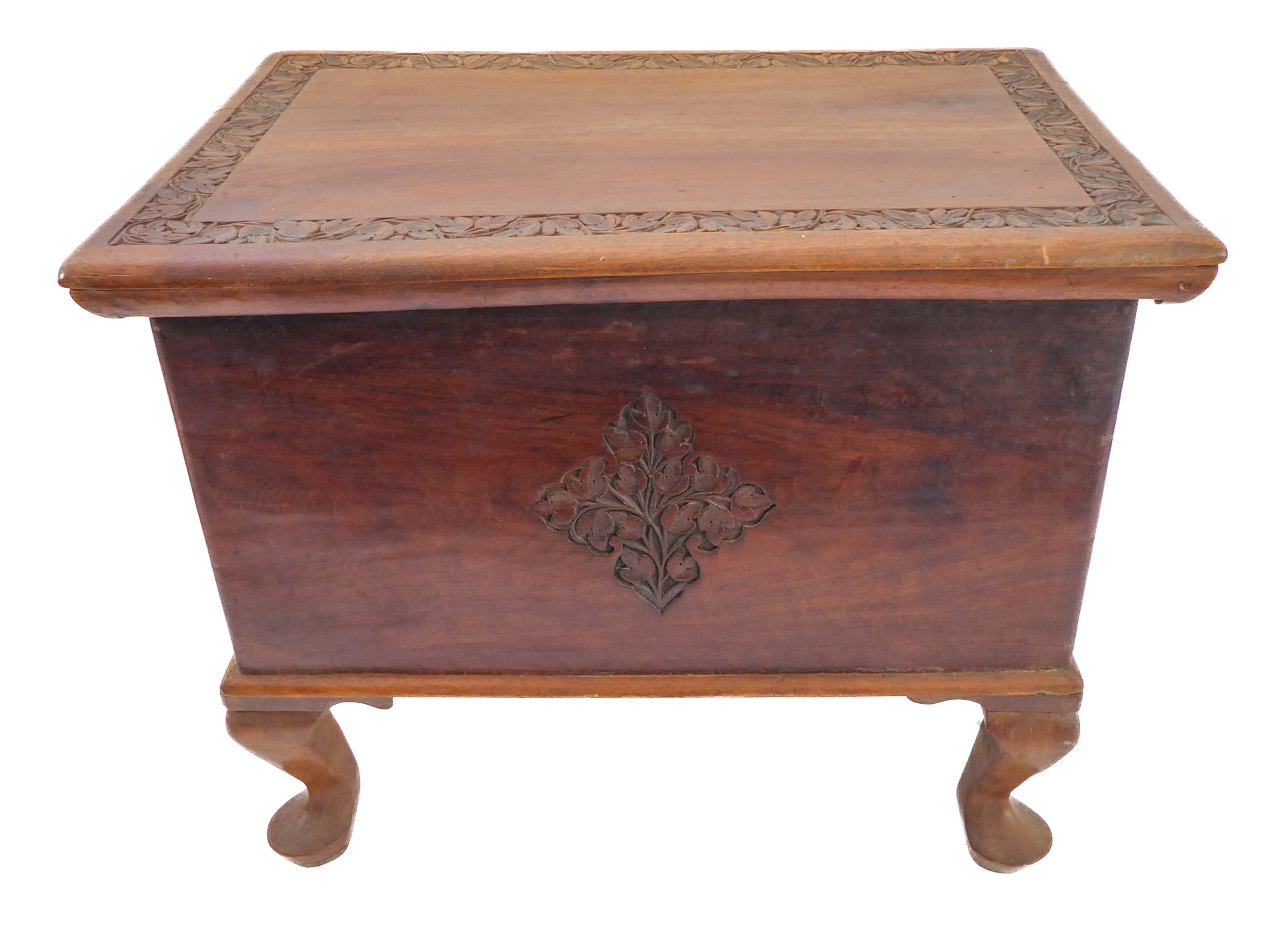 A small carved Eastern hardwood chest: the overhanging top above a pull-out top compartment - Image 5 of 5