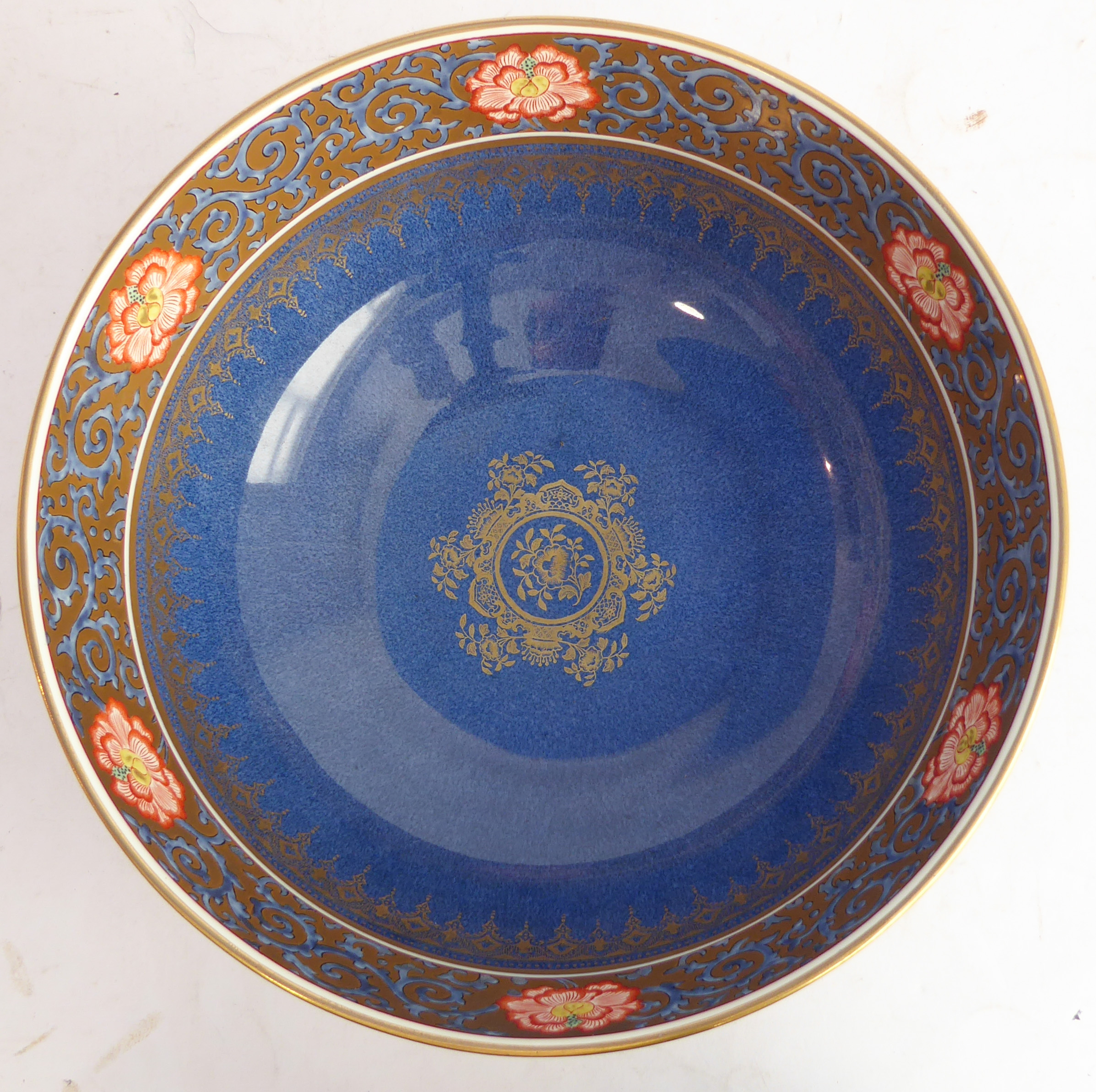 An early 20th century Wedgwood lustreware bowl: the central interior with a gilded floral motif - Image 3 of 6