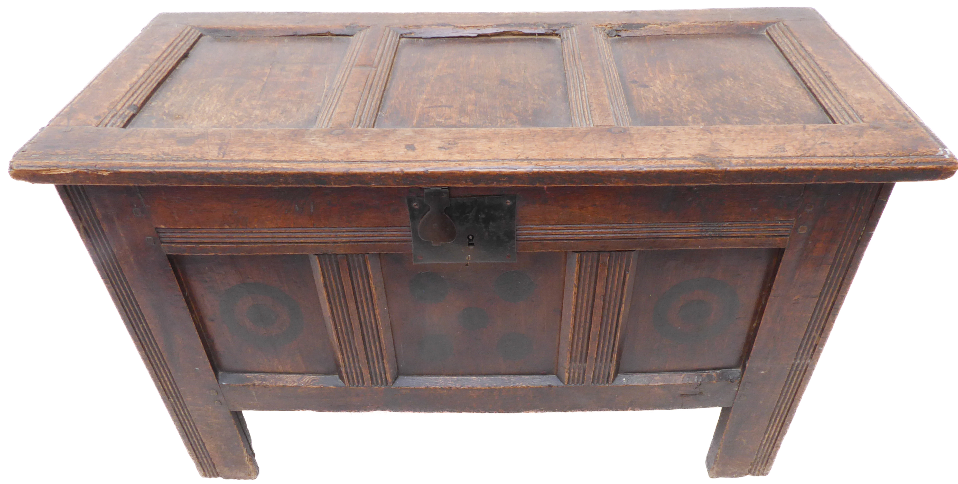 A late 17th / early 18th century oak chest of small proportions: the three-panel scratch moulded top - Image 4 of 6