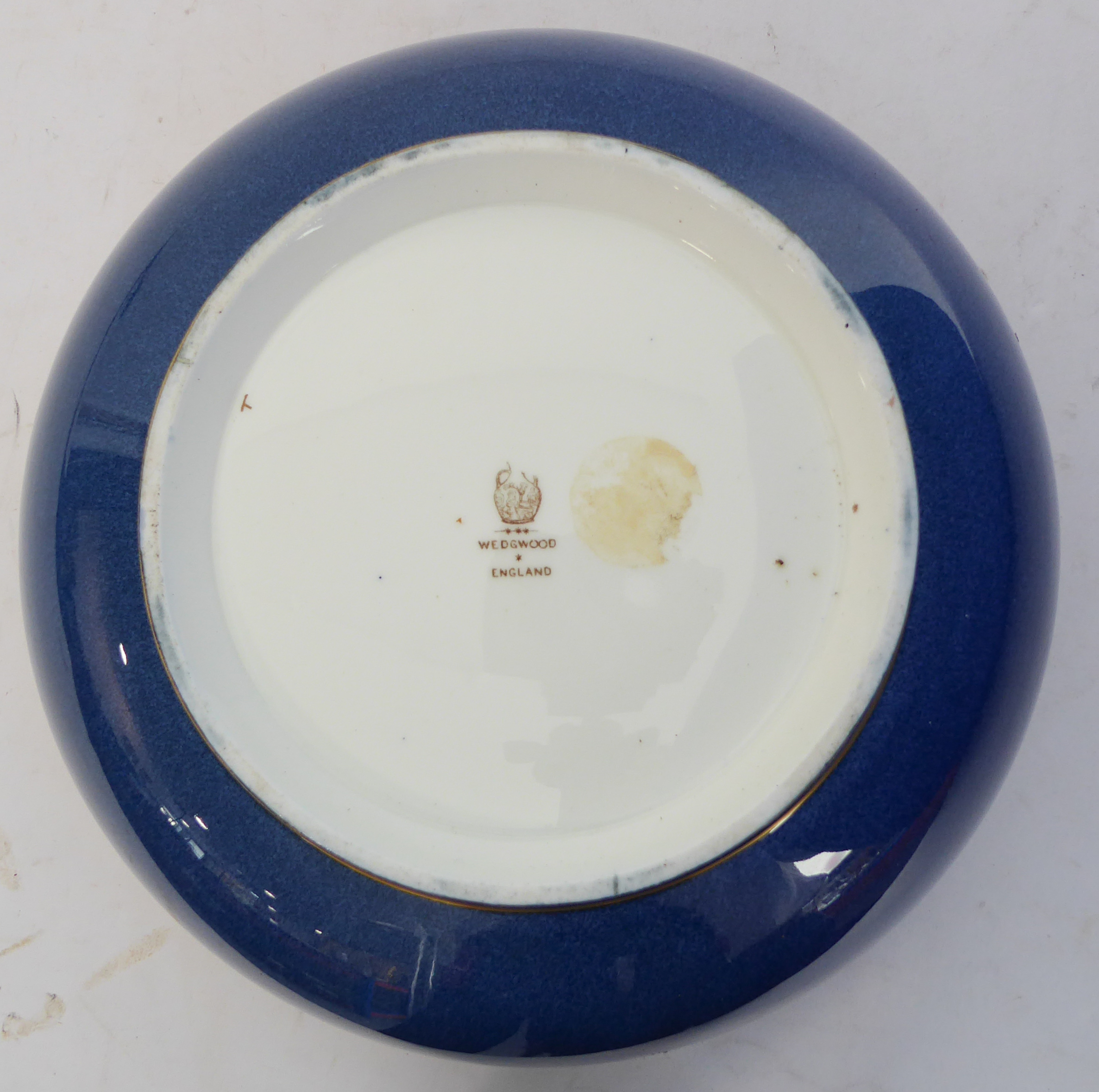 An early 20th century Wedgwood lustreware bowl: the central interior with a gilded floral motif - Image 5 of 6