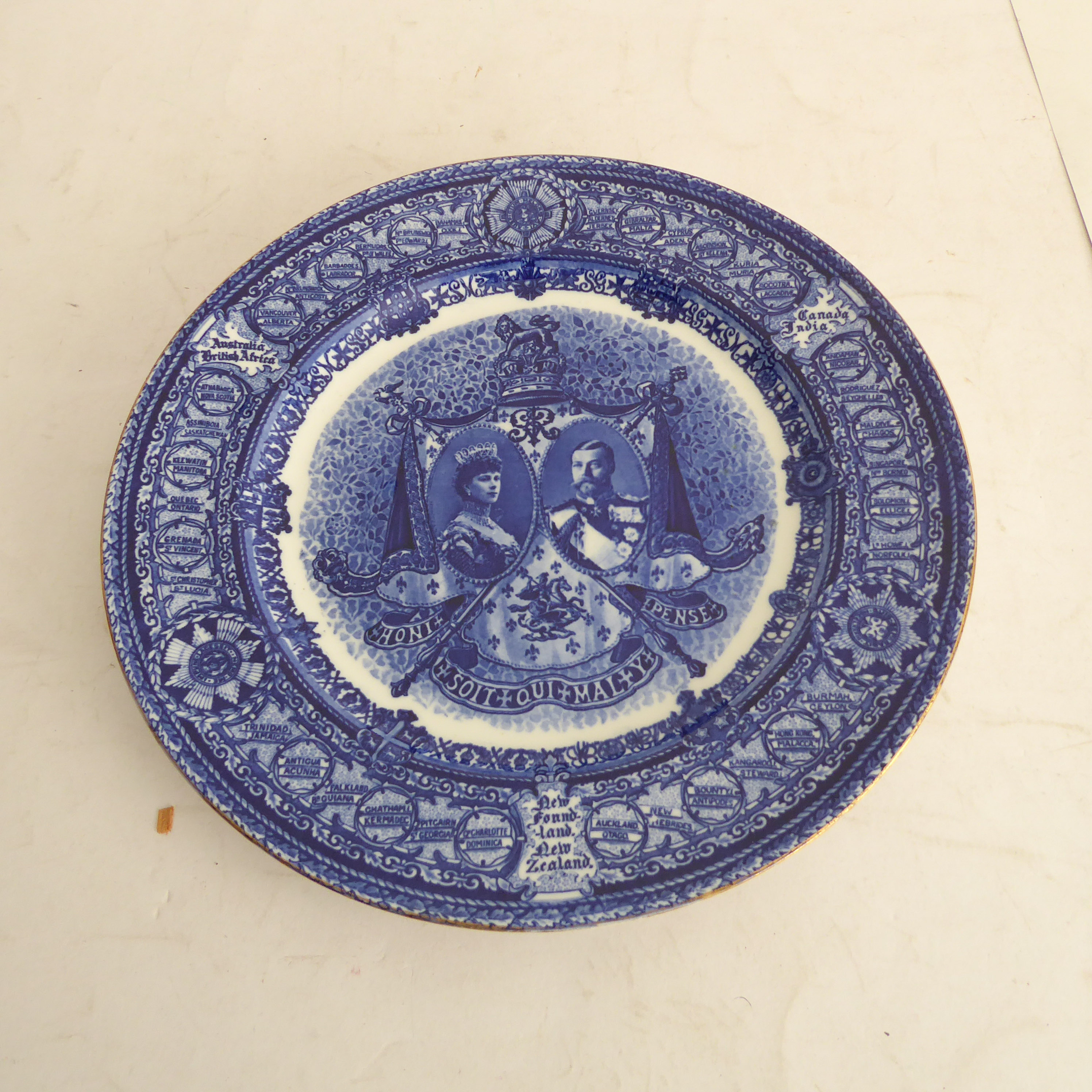 Mostly George V commemorative ware (1910-1936) to include: CORONATION A pair of ribbon plates (21. - Image 39 of 43