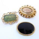 Three 9-carat gold brooches (12.5g)