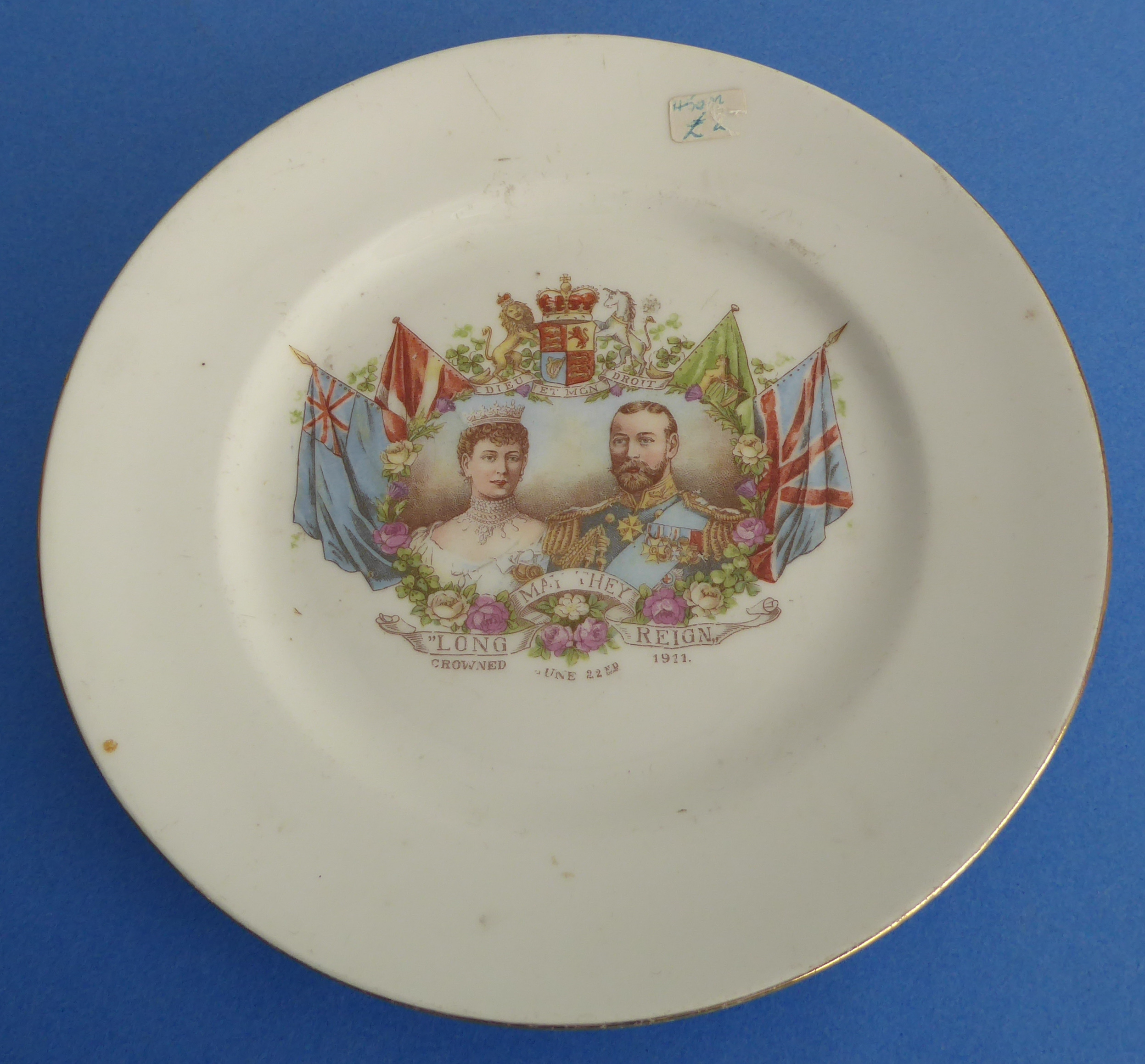 Mostly George V commemorative ware (1910-1936) to include: CORONATION A pair of ribbon plates (21. - Image 25 of 43