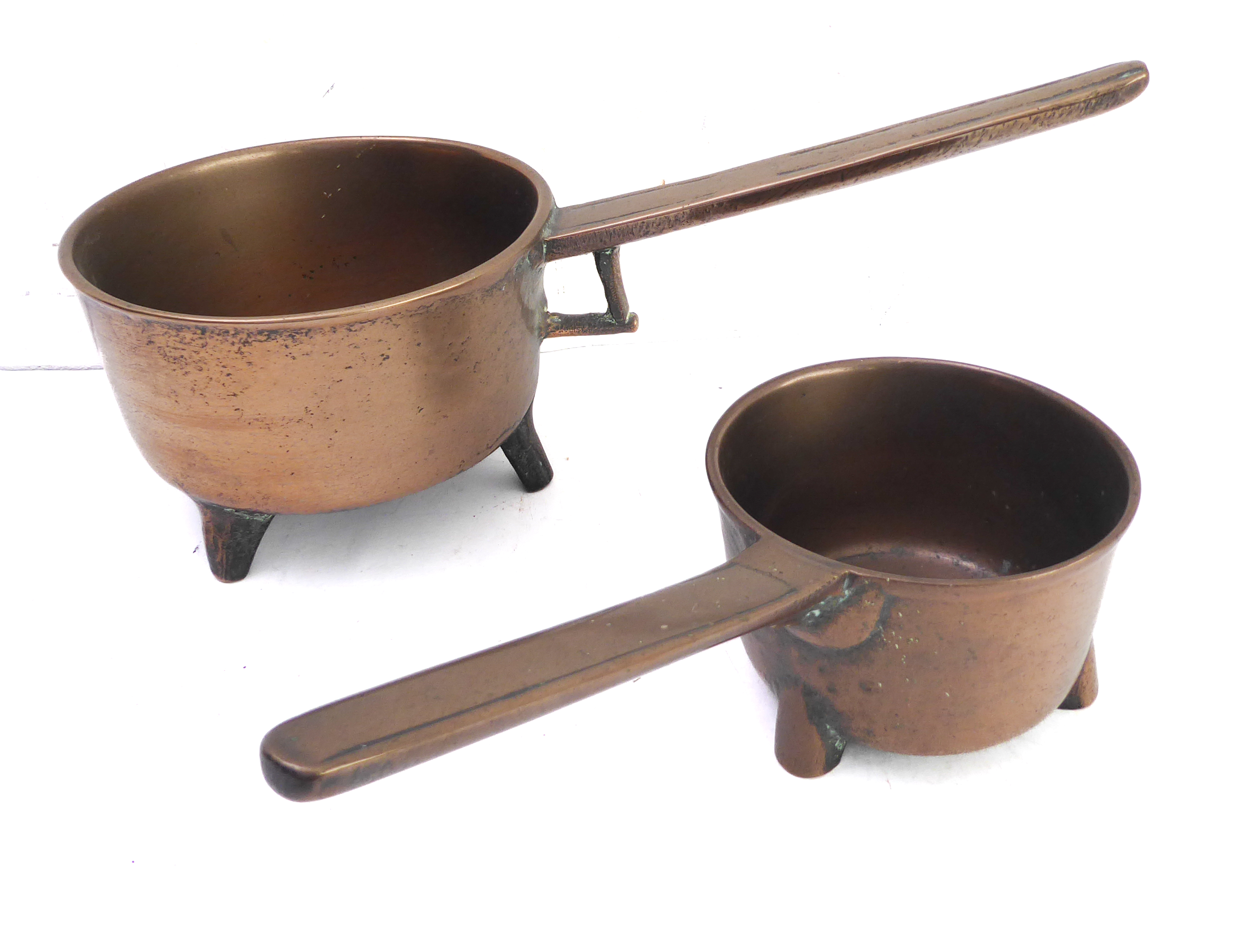 An interesting assortment to include: two three-legged brass skillets (12.5 and 17.5 cm in - Image 4 of 11