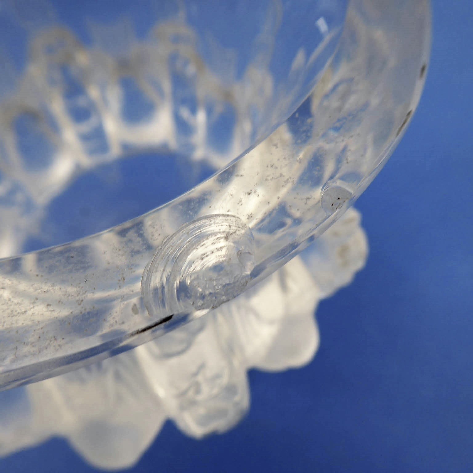 A modern Lalique crystal campana-style vase: decorated in high relief with a band of alternating - Image 4 of 5