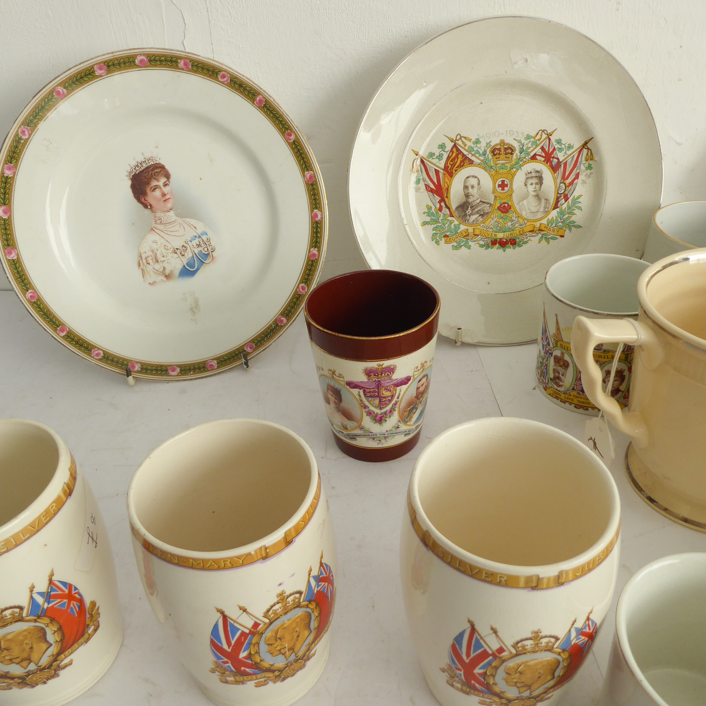 Mostly George V commemorative ware (1910-1936) to include: CORONATION A pair of ribbon plates (21. - Image 2 of 43