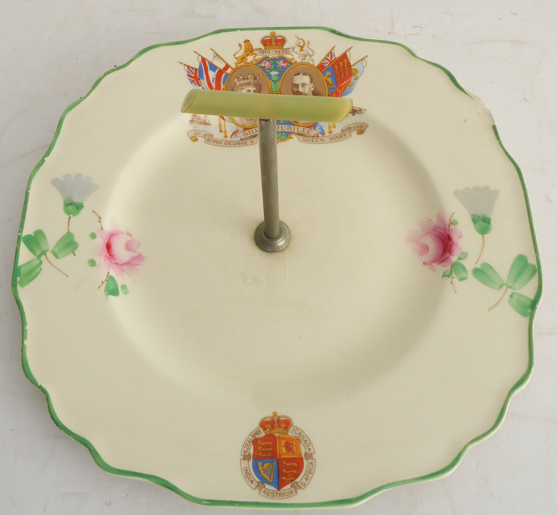 Mostly George V commemorative ware (1910-1936) to include: CORONATION A pair of ribbon plates (21. - Image 40 of 43