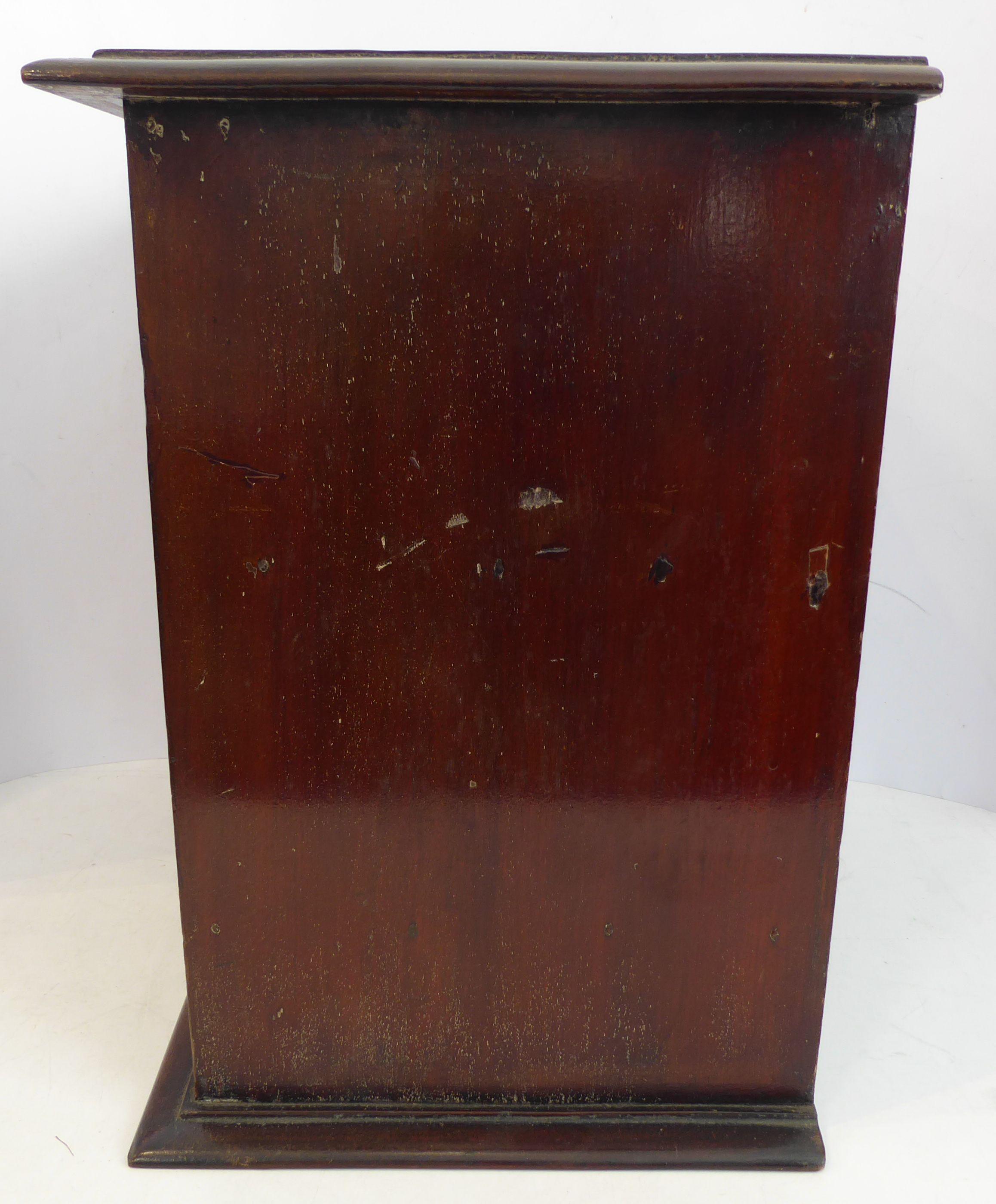 A late 19th/early 20th century mahogany table cabinet: the moulded top above two glazed doors - Image 4 of 7