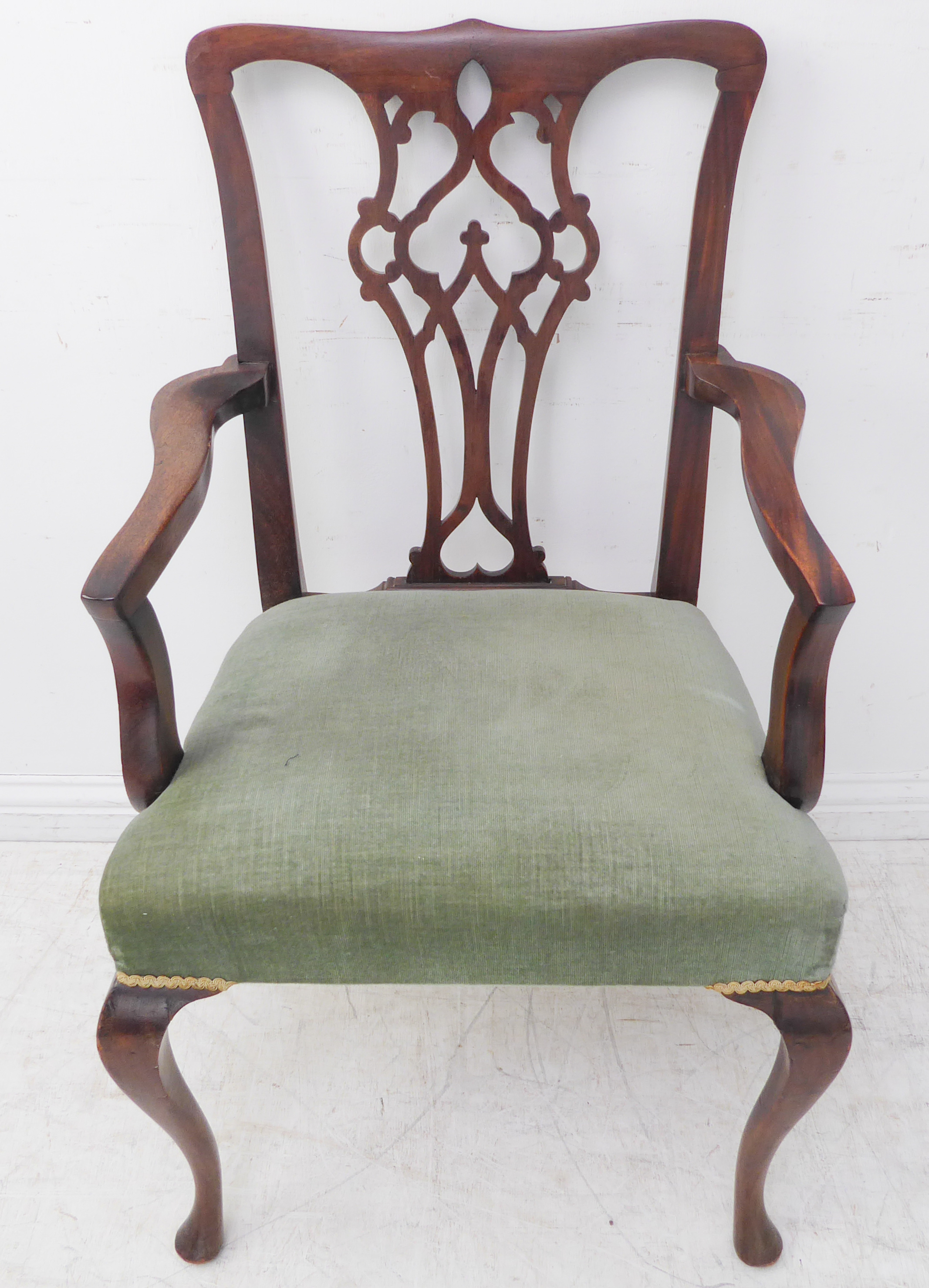 A good set of six (4+2) late 19th/early 20th century Chippendale-style walnut dining chairs: each - Image 5 of 5