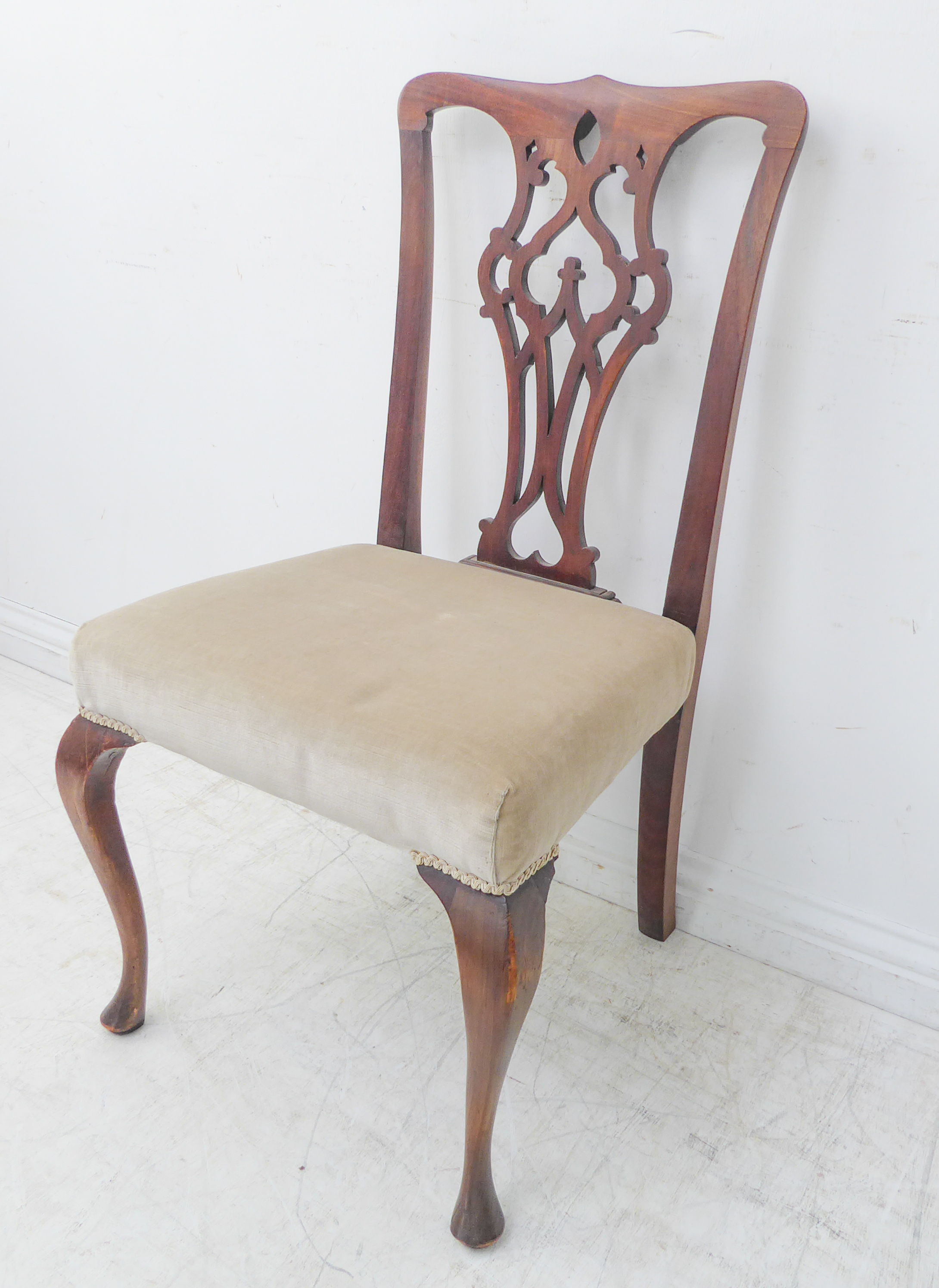 A good set of six (4+2) late 19th/early 20th century Chippendale-style walnut dining chairs: each - Image 2 of 5