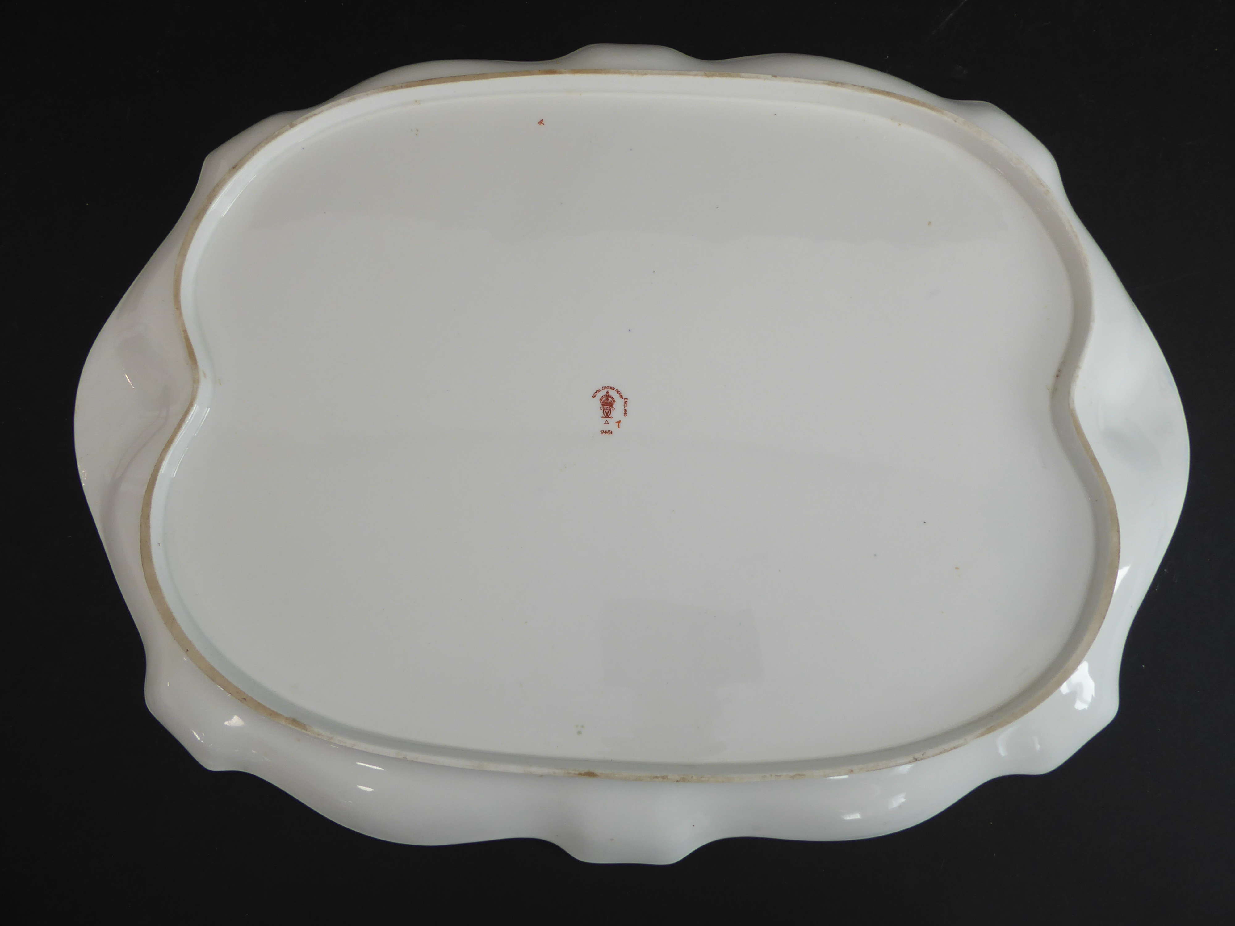 A large Royal Crown Derby porcelain serving tray: hand-gilded and decorated in the Imari palette ( - Bild 3 aus 4