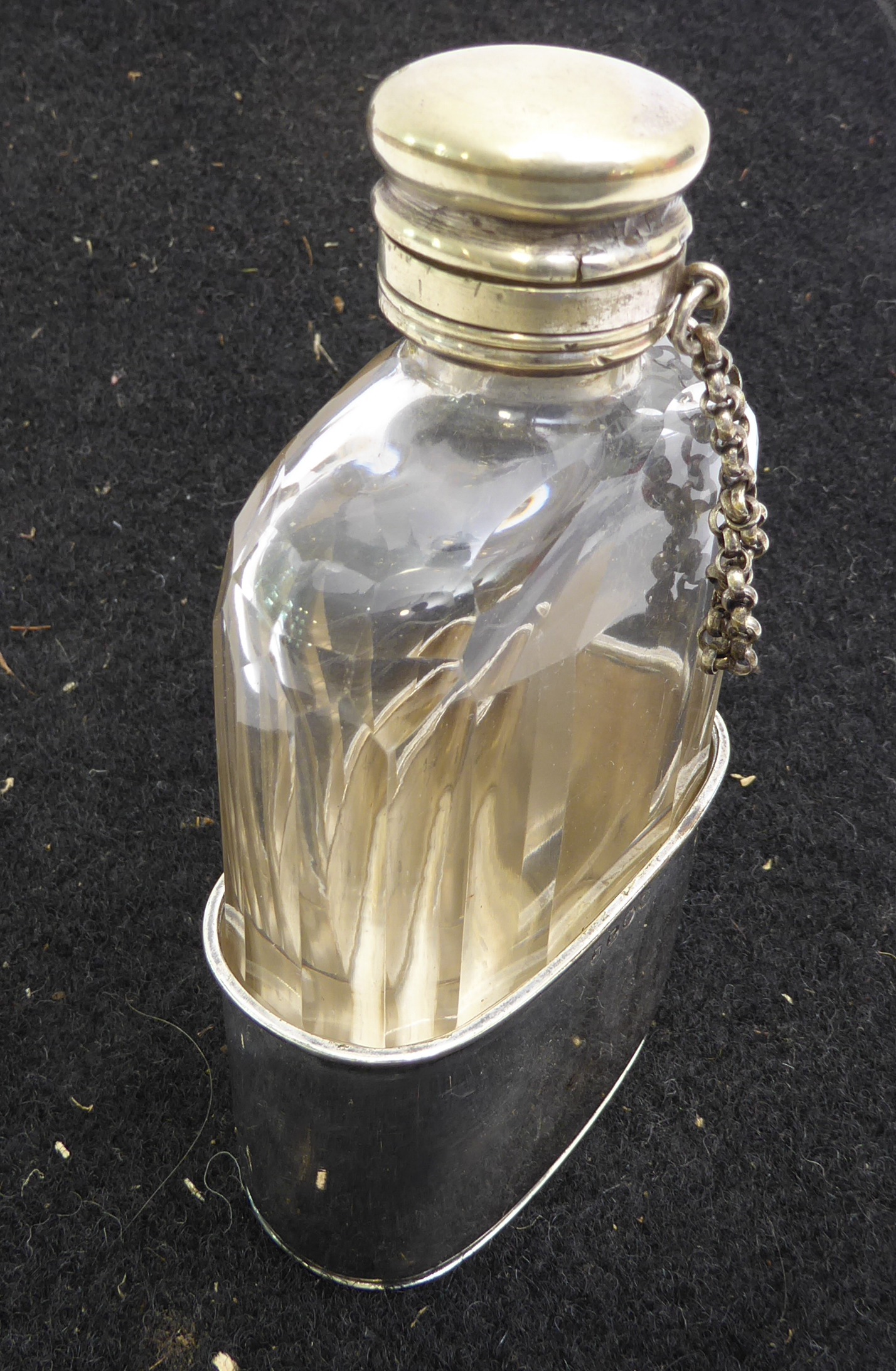A leather-cased cut-glass and silver plate hunting flask and a leather-cased sandwich box and - Image 3 of 8