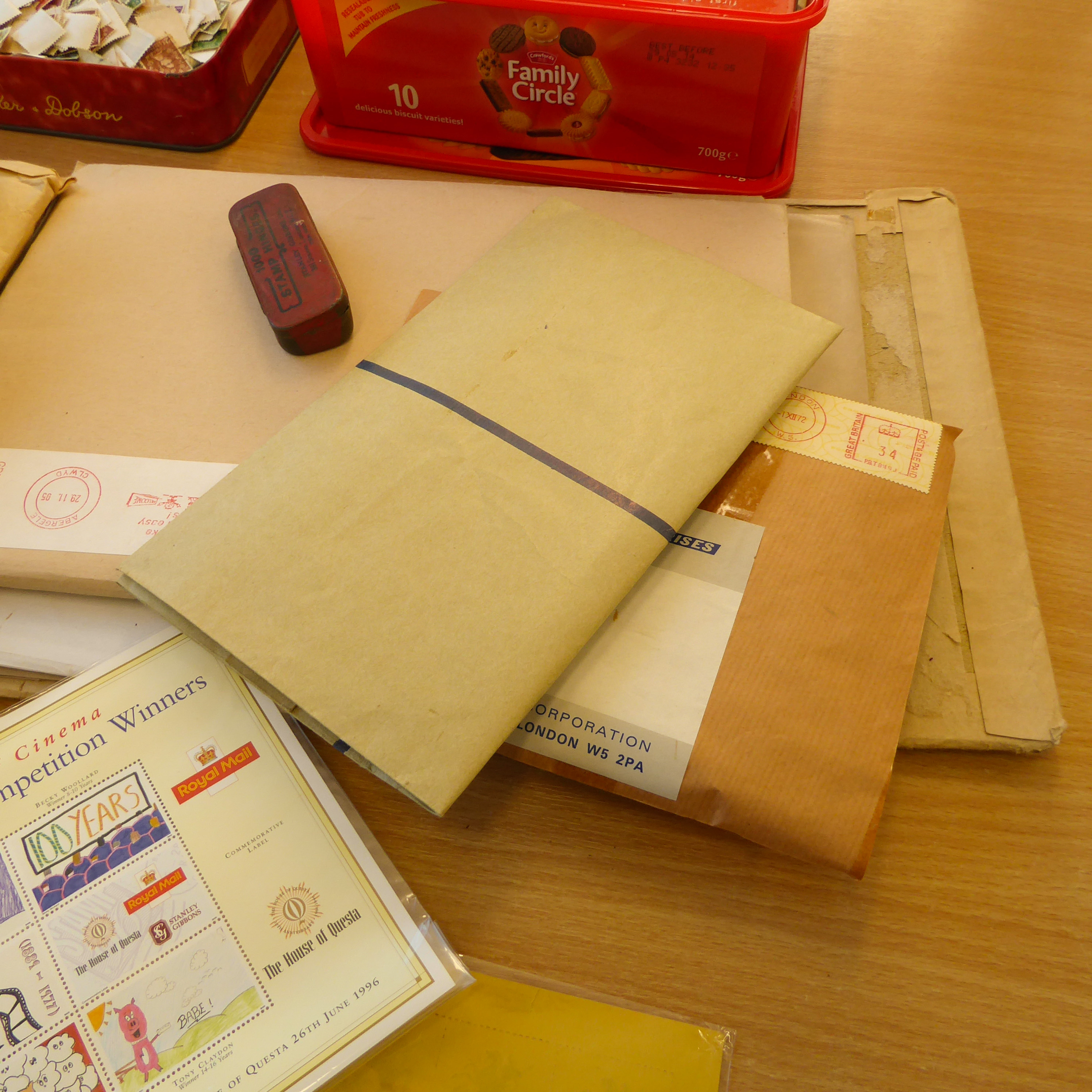 Two boxes of loose stamps in packets and tins, plus First Day Covers etc. - Image 16 of 16