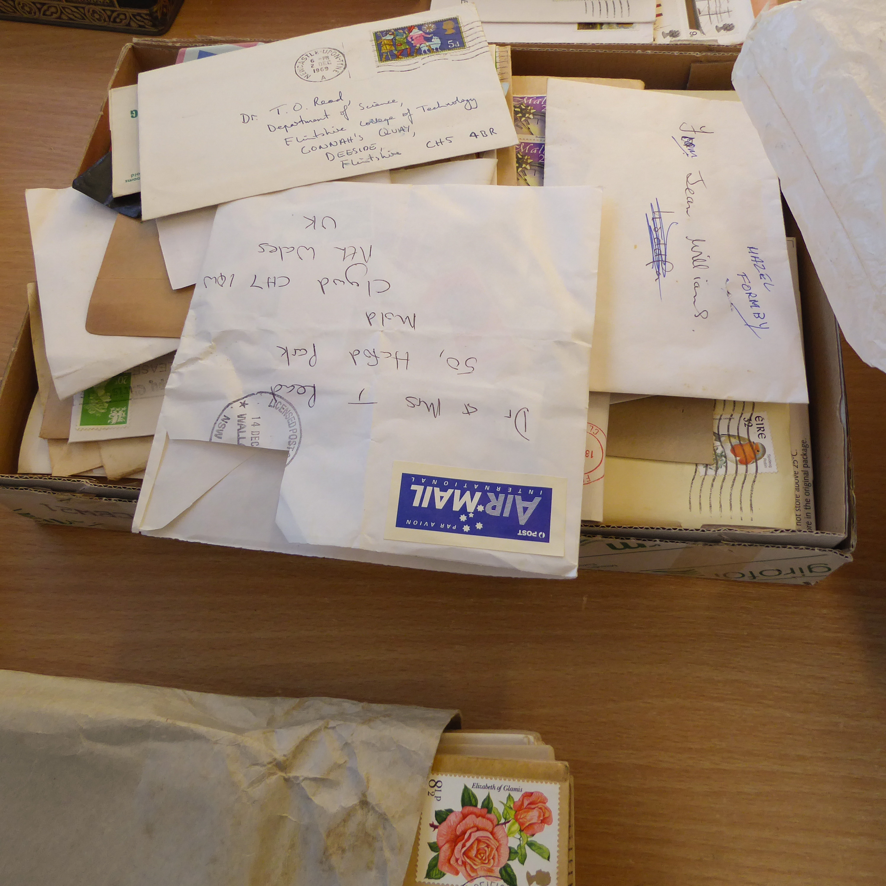 Two boxes of loose stamps in packets and tins, plus First Day Covers etc. - Image 10 of 16