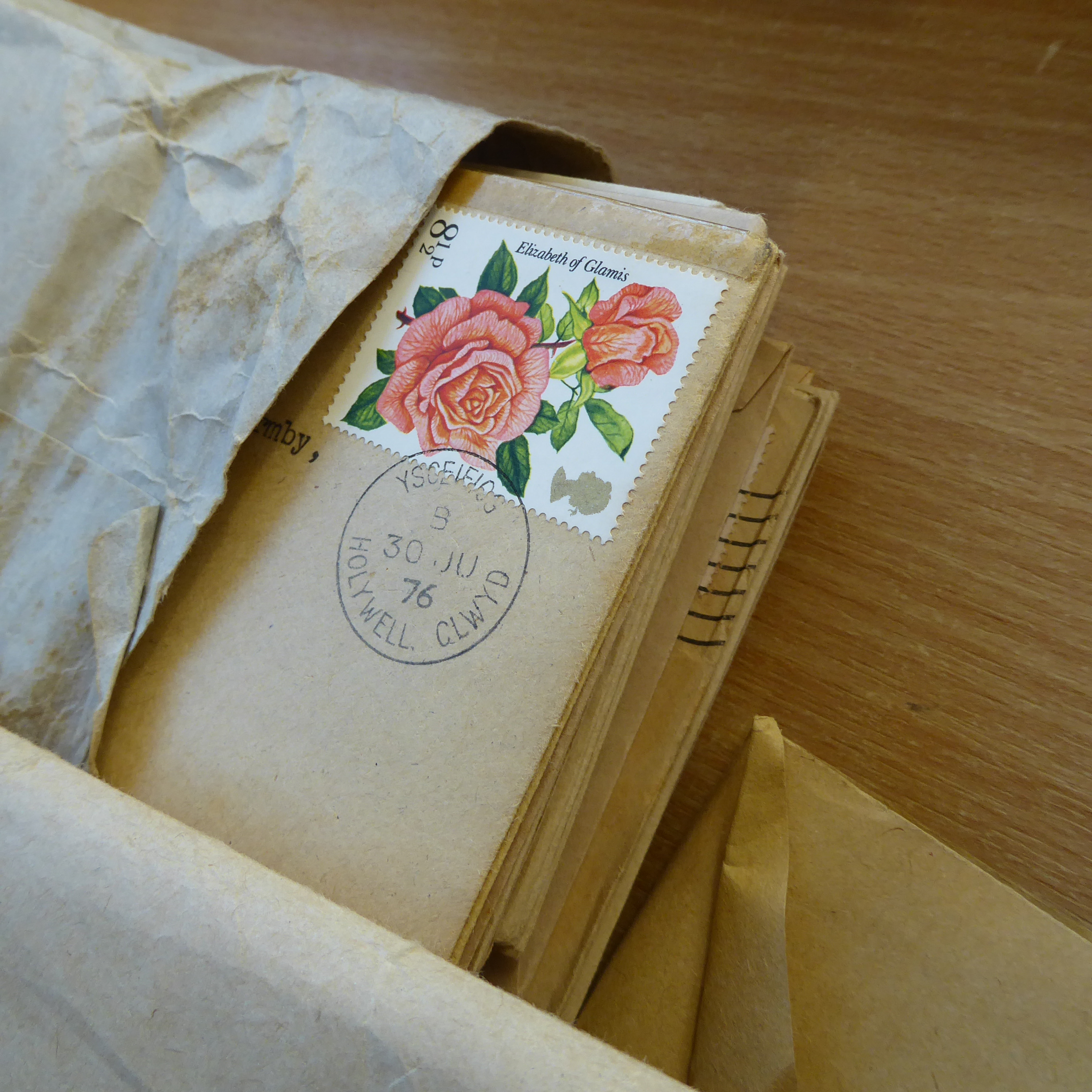 Two boxes of loose stamps in packets and tins, plus First Day Covers etc. - Image 11 of 16