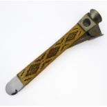 A cigar cutter with gold-coloured niello-work handle, engraved with leaves within lozenges (14.