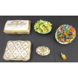Fine ceramics boxes including Vincennes and two fine quality ceramic floral ornaments (5)