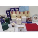 Thirty boxed pieces of royal commemorative porcelain and three unboxed. Mostly mugs and to include