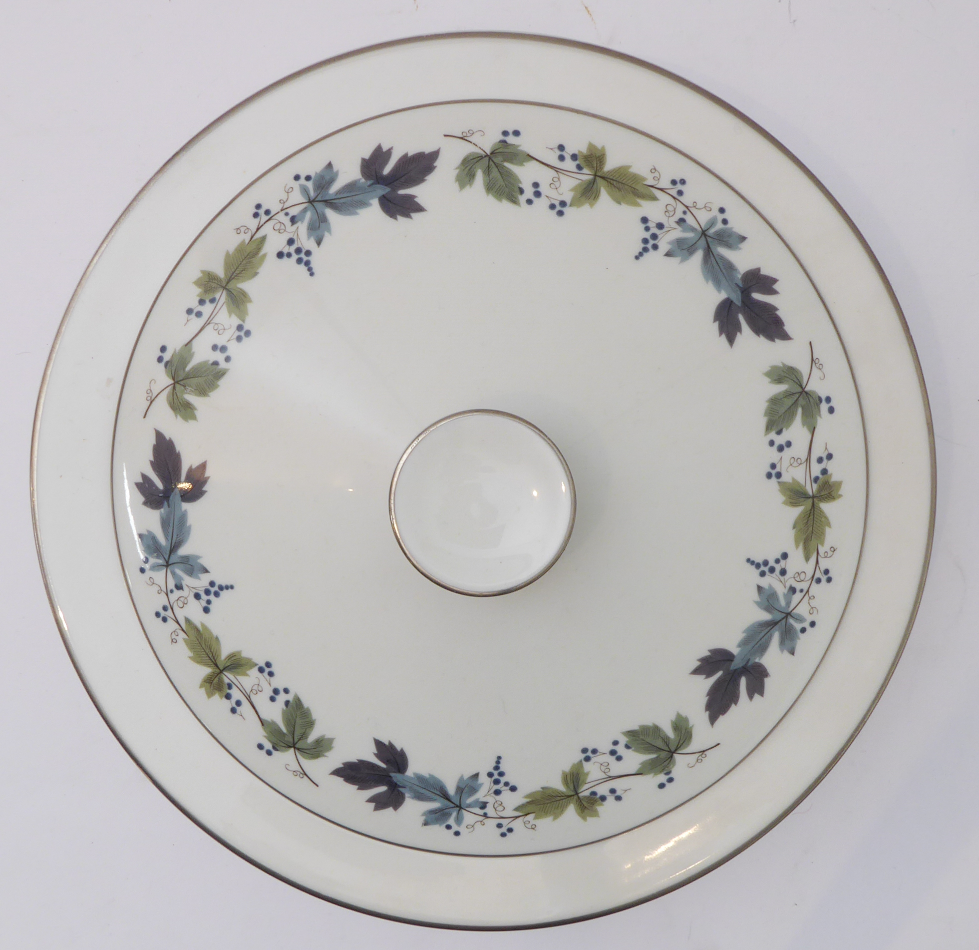 A Royal Doulton fine bone china part dinner service in the Burgundy pattern (T. C. 1001). The pieces - Image 7 of 8