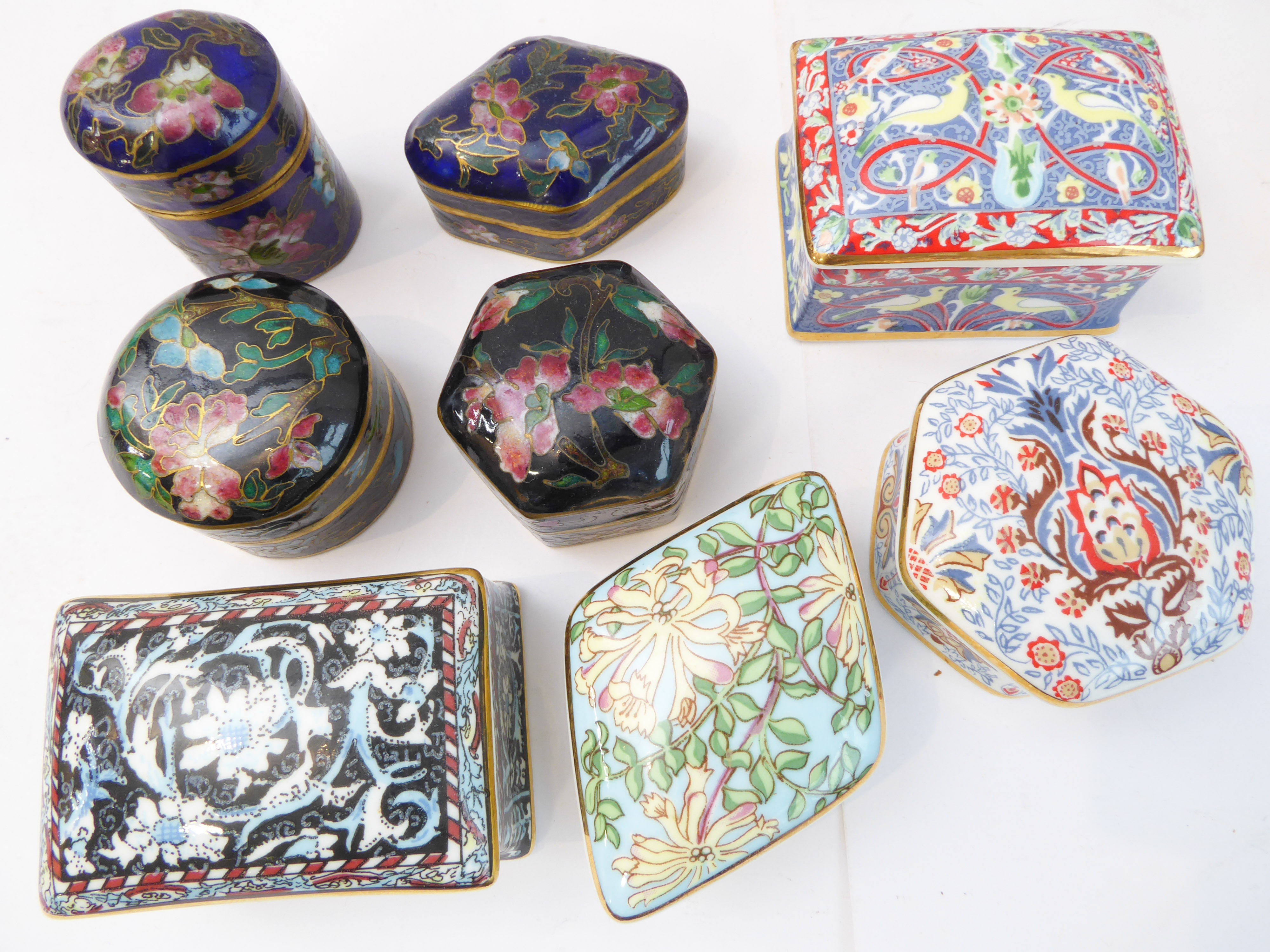 Thirty small boxes and covers to include: 11 William Morris Collection Fine Bone China; 13 William - Image 2 of 5