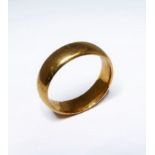 A 22-carat yellow gold wedding ring, fully hallmarked, ring size K (6.4g)