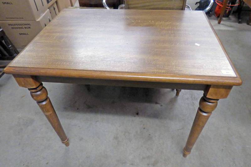 OAK KITCHEN TABLE ON TURNED SUPPORTS.